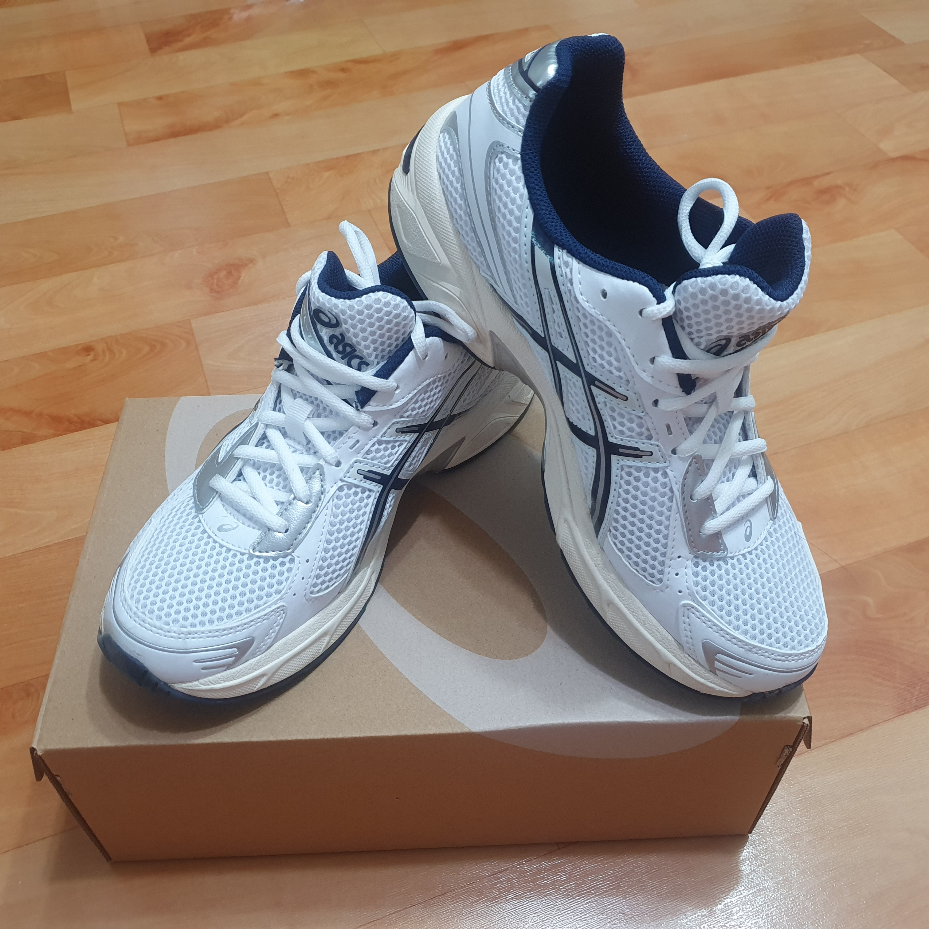 (W) Asics Gel-1130 White Midnight 착용 스타일