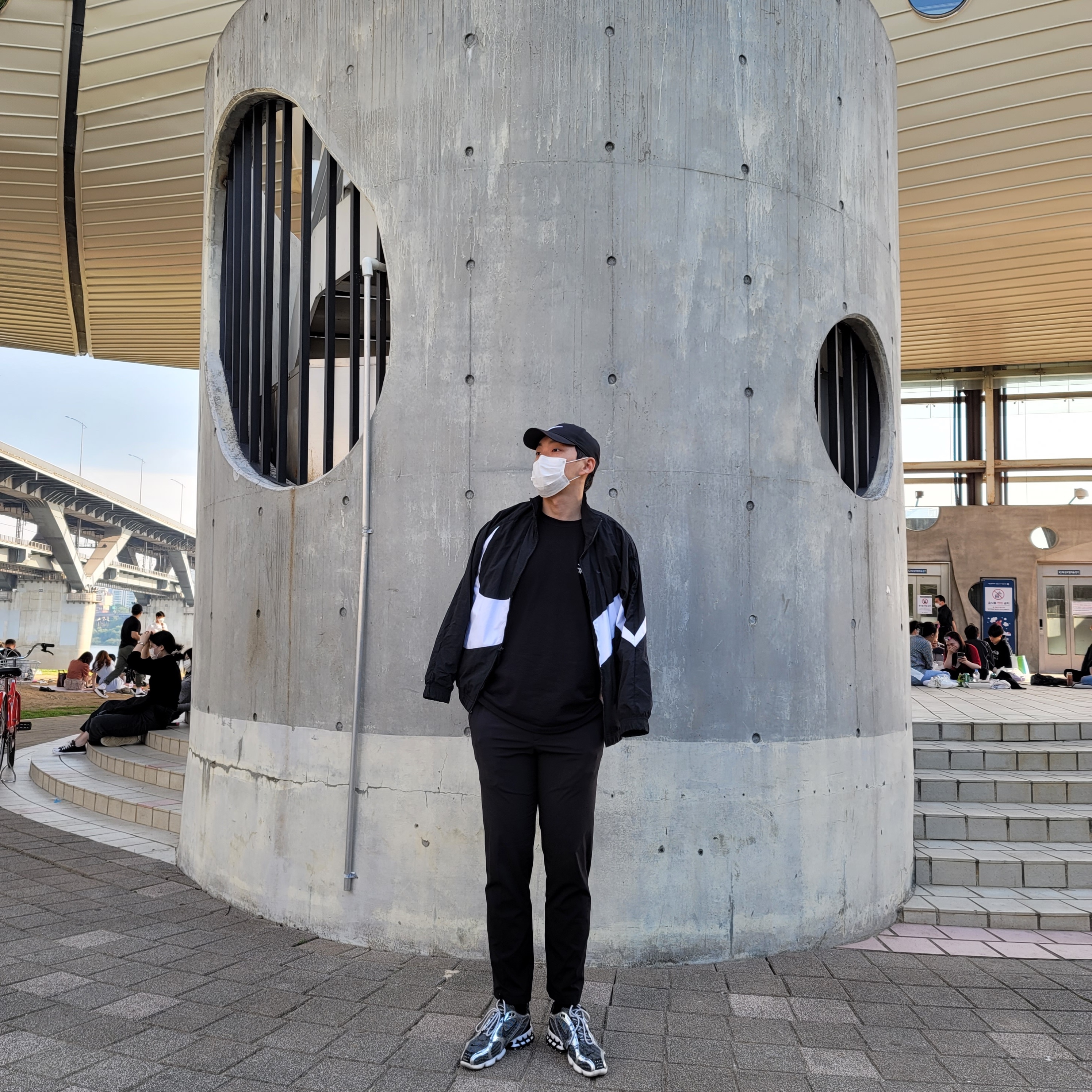 Nike x Stussy Air Zoom Spiridon Cage 2 Pure Platinum, Nike NSW Big Swoosh Woven Jacket Black - Asia 착용 스타일