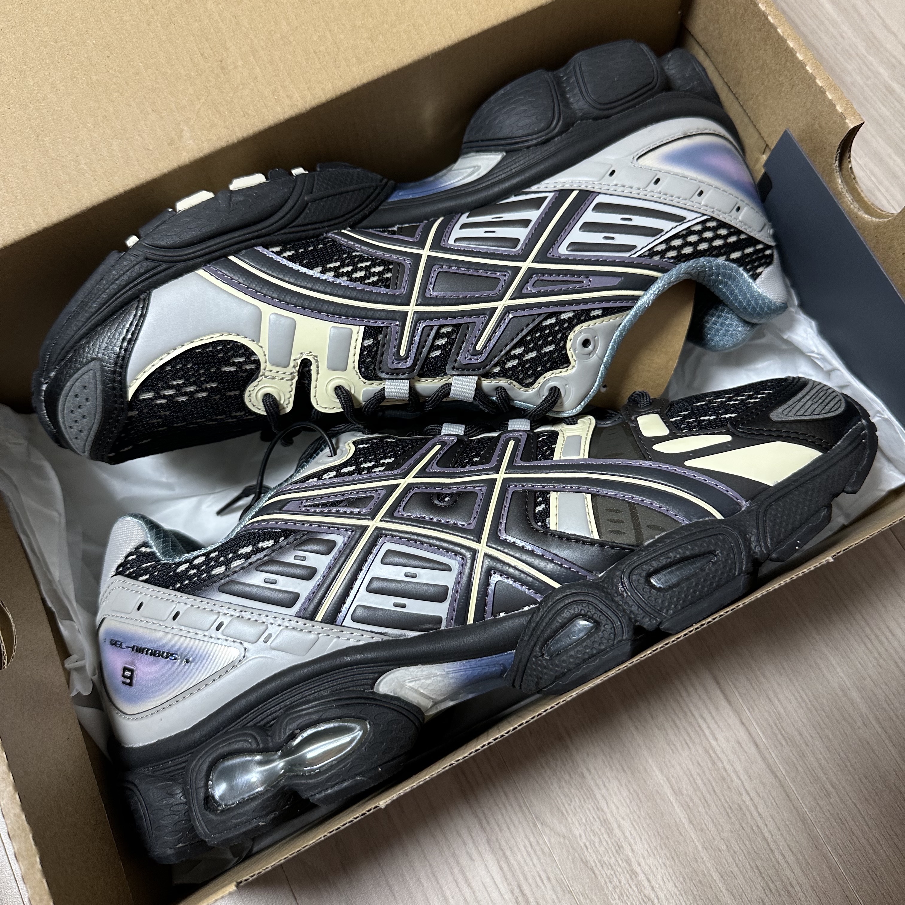 Asics UB5-S Gel-Nimbus 9 Black Gunmetal 착용 스타일