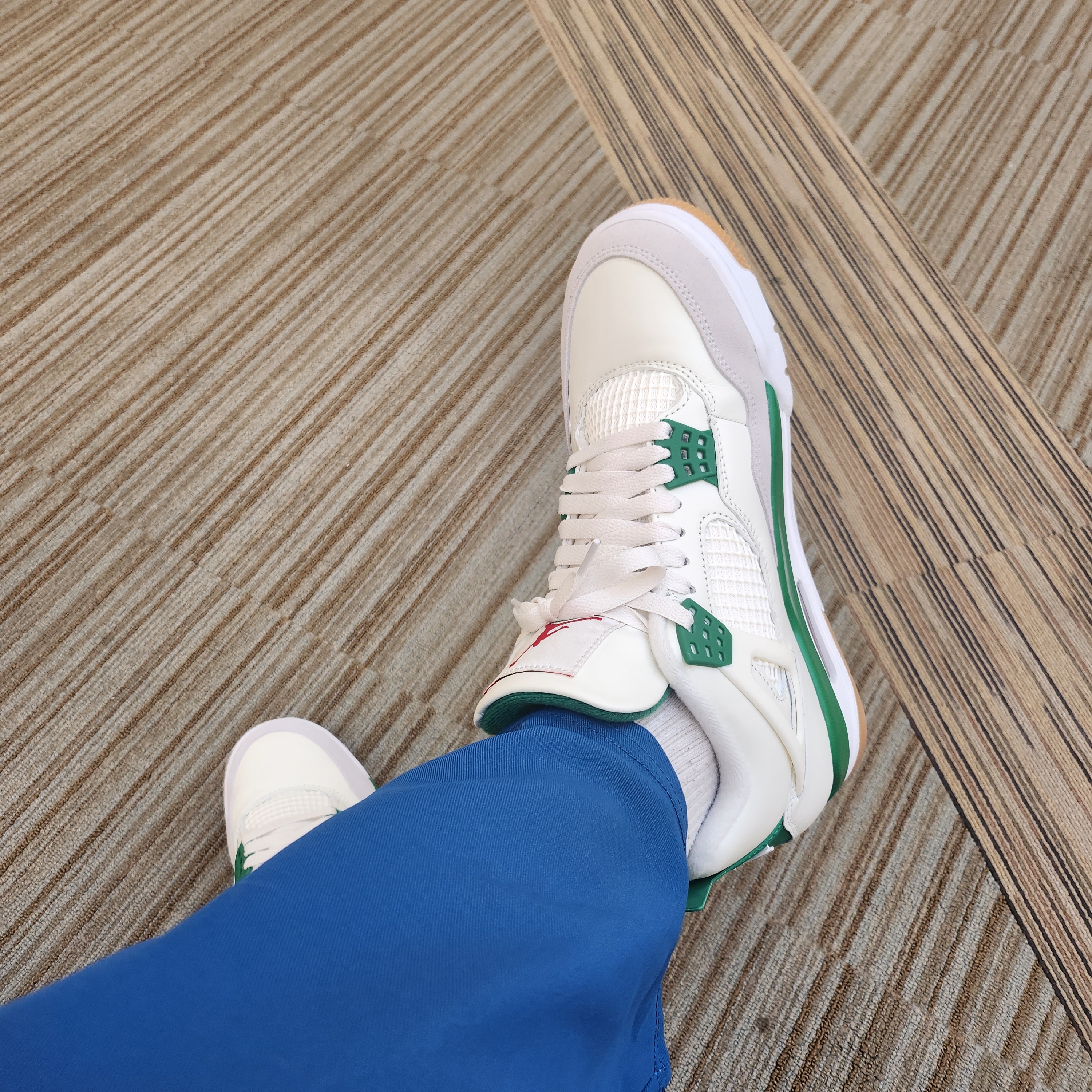 Jordan 4 x Nike SB Retro SP Pine Green 착용 스타일 - 1