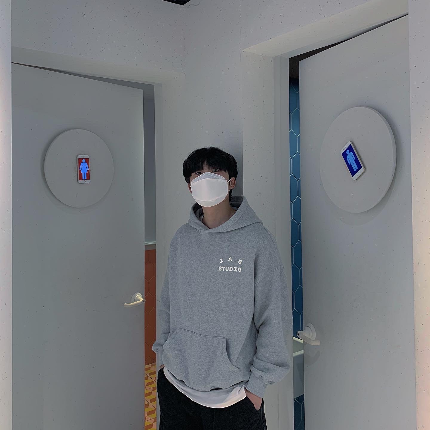 IAB Studio Hoodie Gray - 21SS 착용 스타일