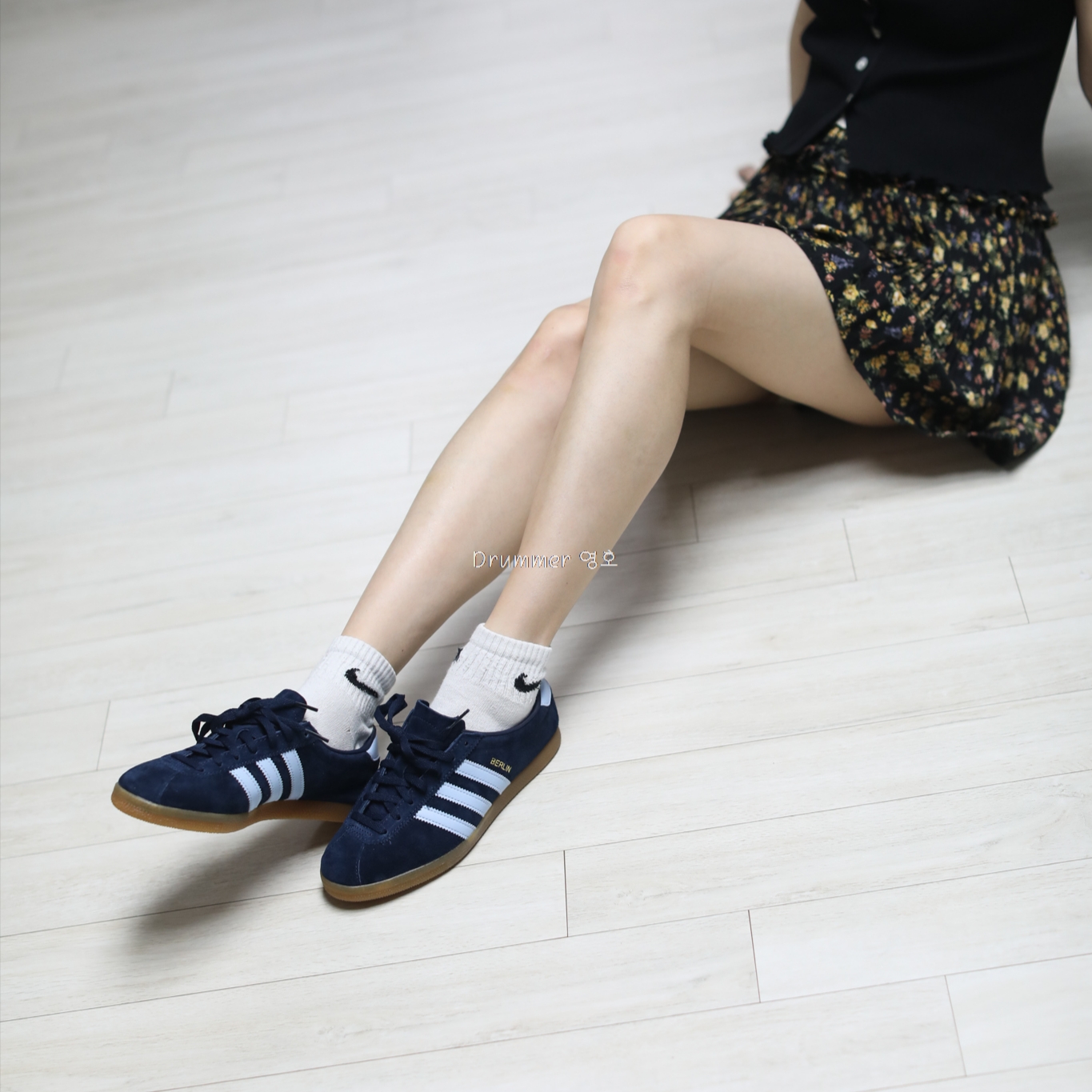 Adidas Berlin Collegiate Navy Pantone 착용 스타일
