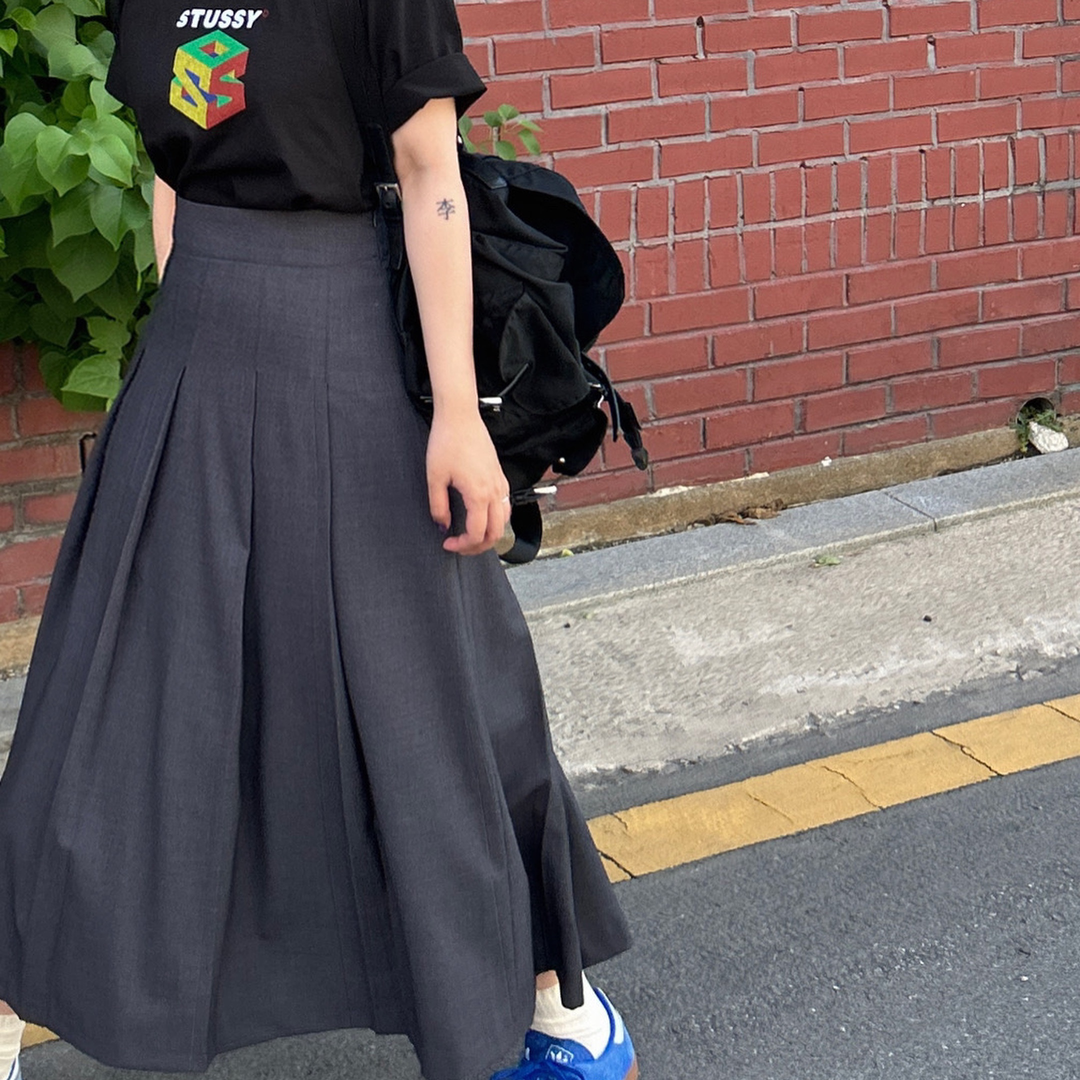 Stussy S64 Pigment Dyed T-Shirt Black 착용 스타일 - 2