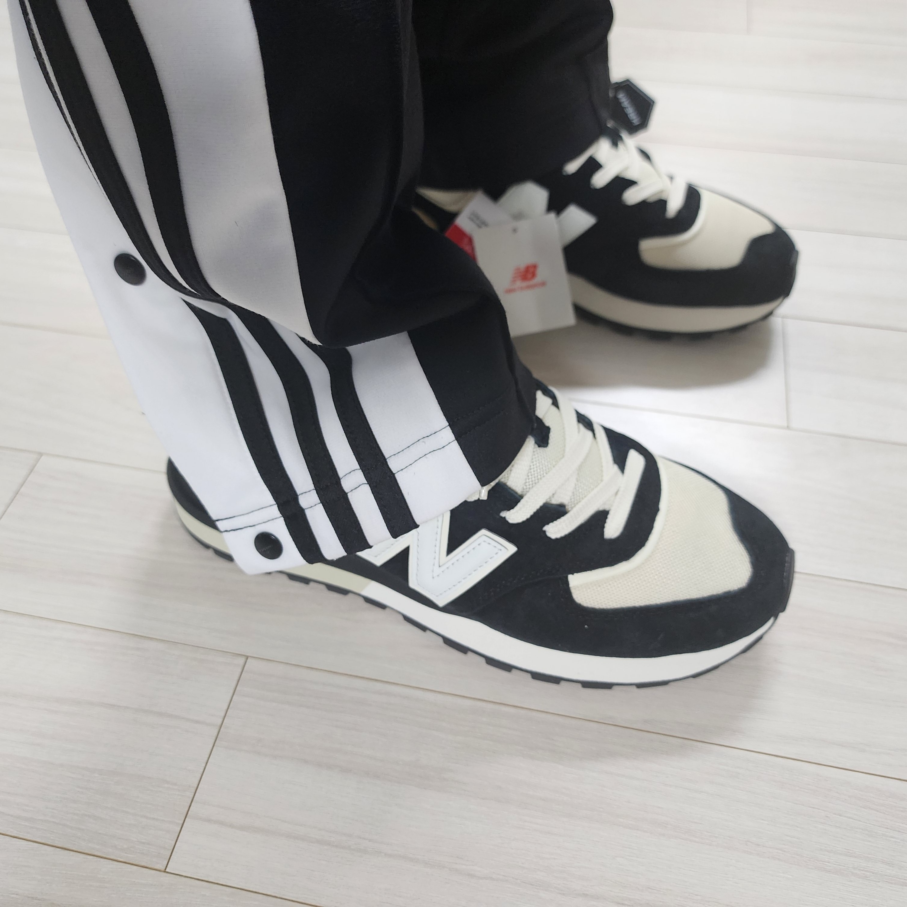 New Balance 574 Legacy Black Angora 착용 스타일 - 1