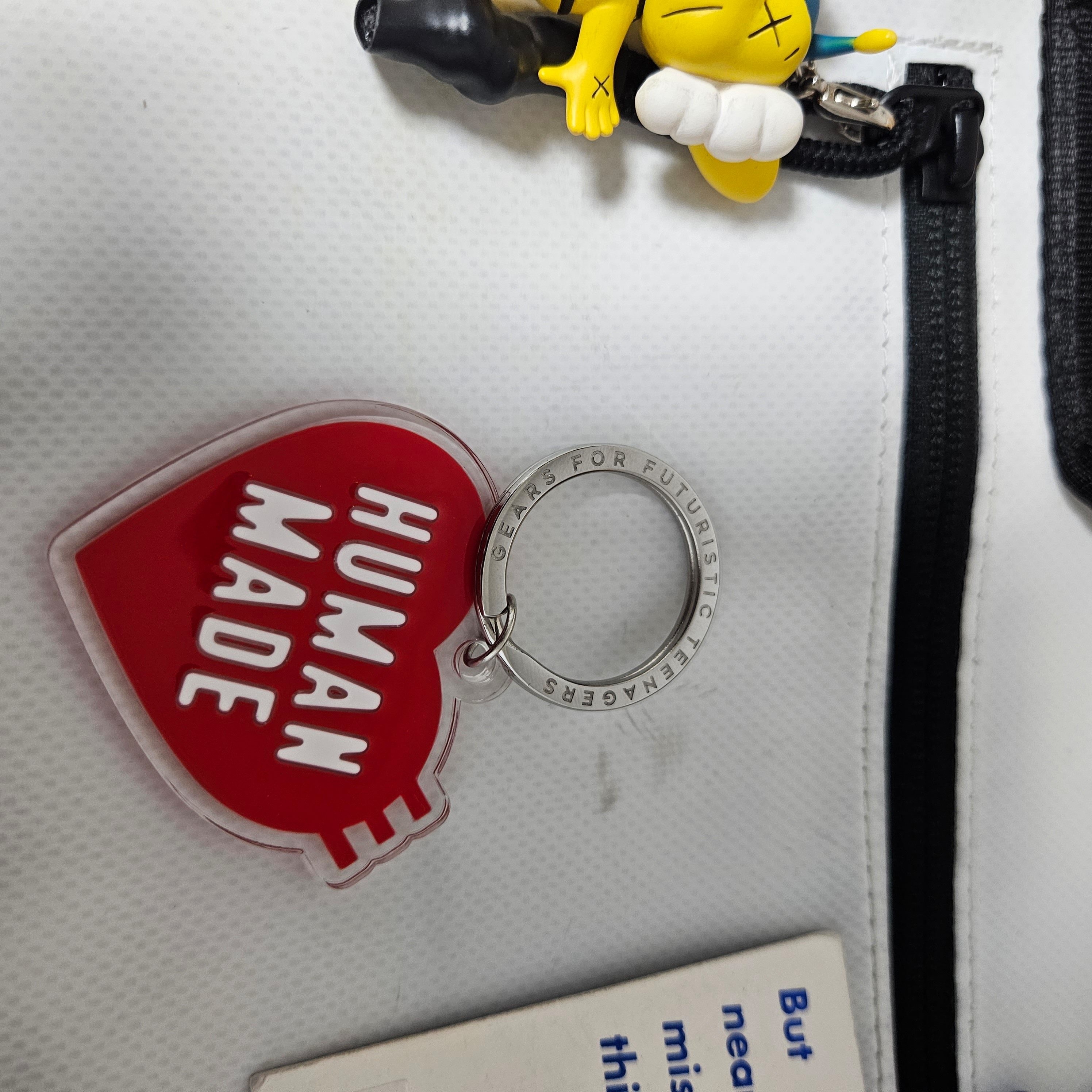 Human Made Heart Keyring Red 착용 스타일
