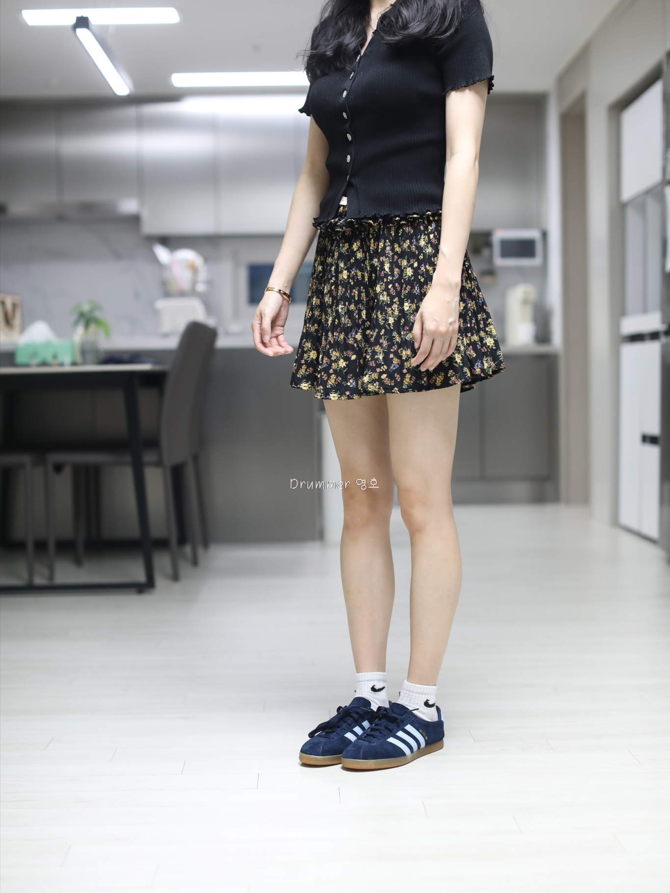 Adidas Berlin Collegiate Navy Pantone 착용 스타일