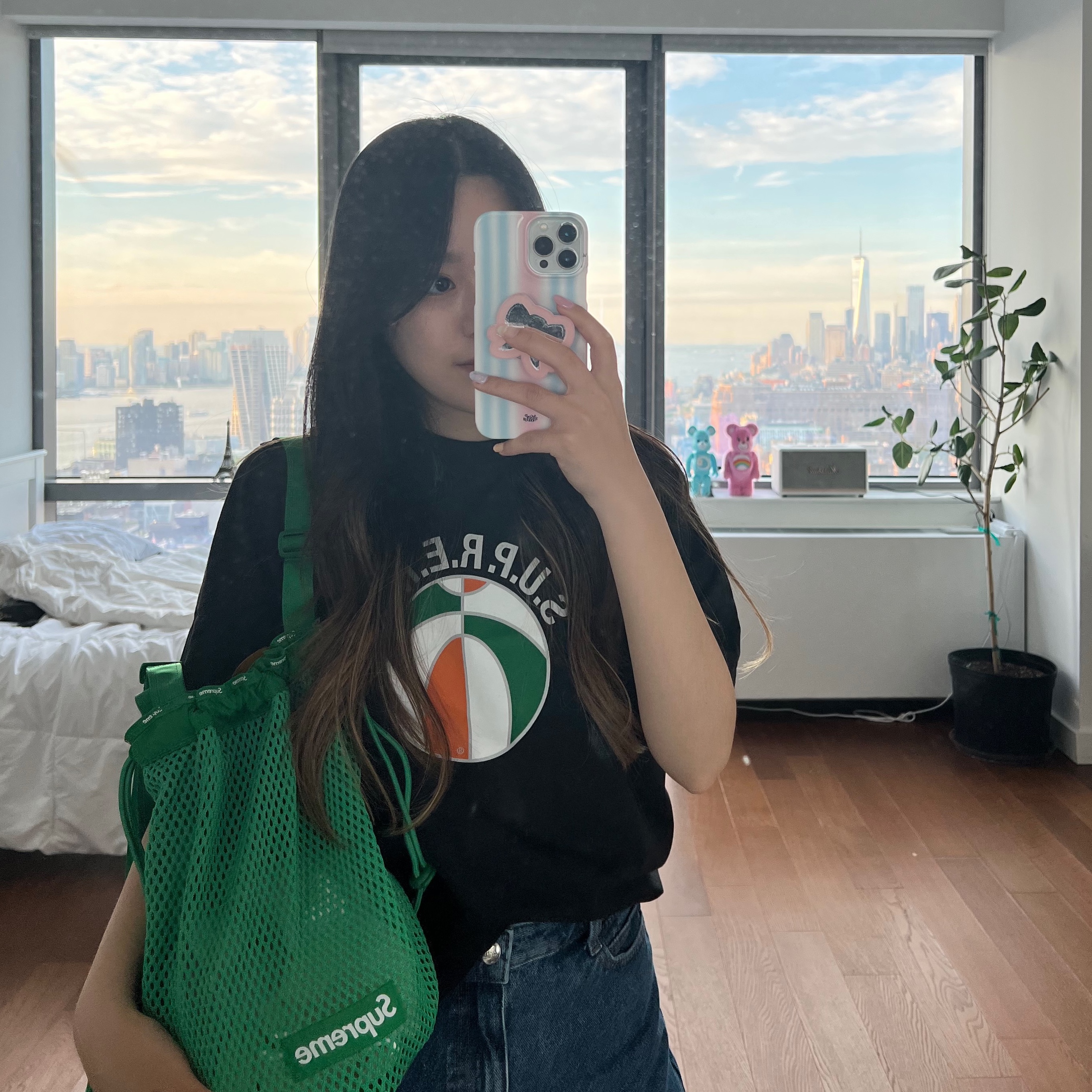 Supreme Mesh Small Backpack Green - 23SS, Supreme League T-Shirt Black - 23SS 착용 스타일