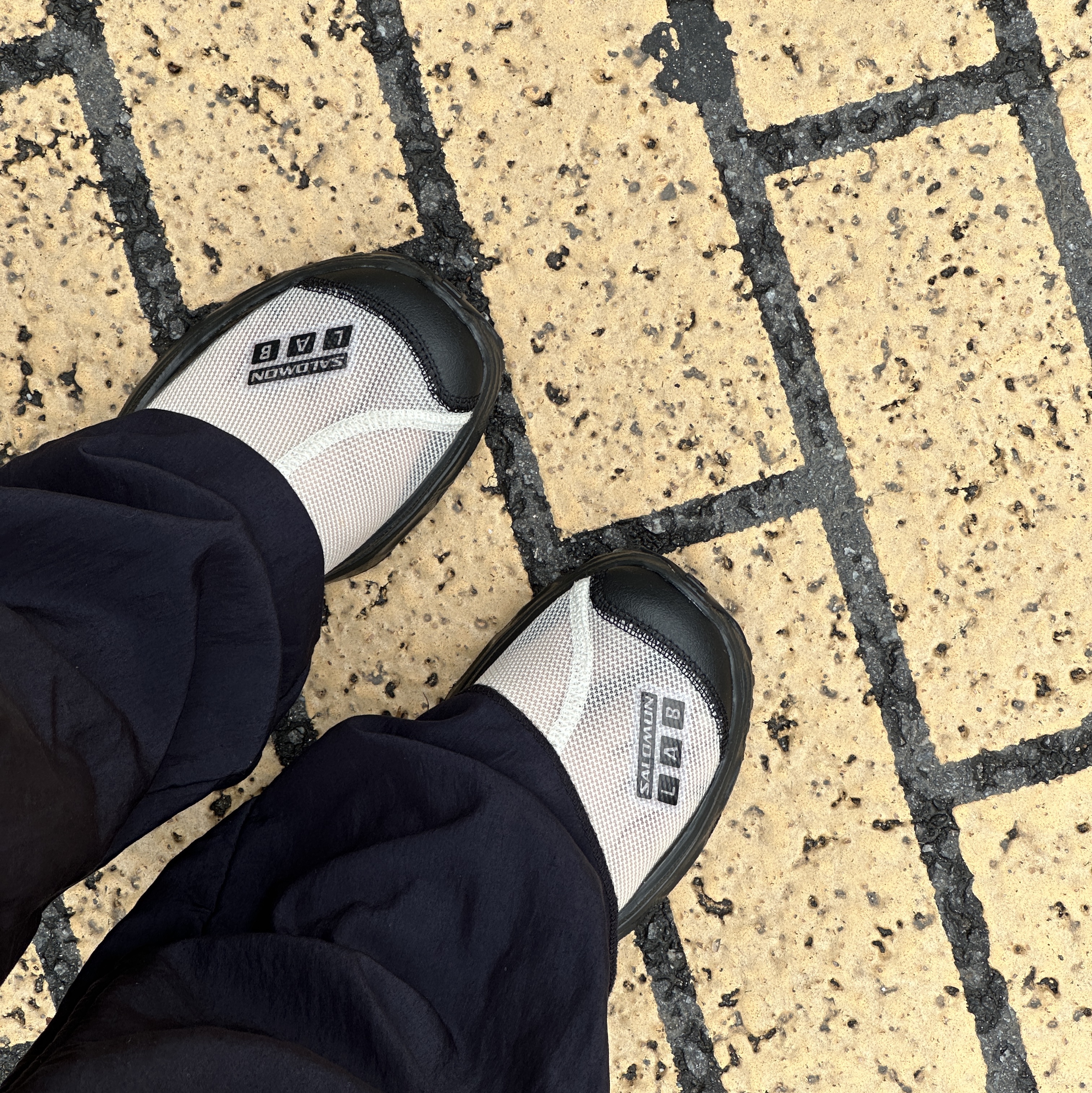 Salomon x Sandy Liang RX Moc 3.0 Black White 착용 스타일 - 2