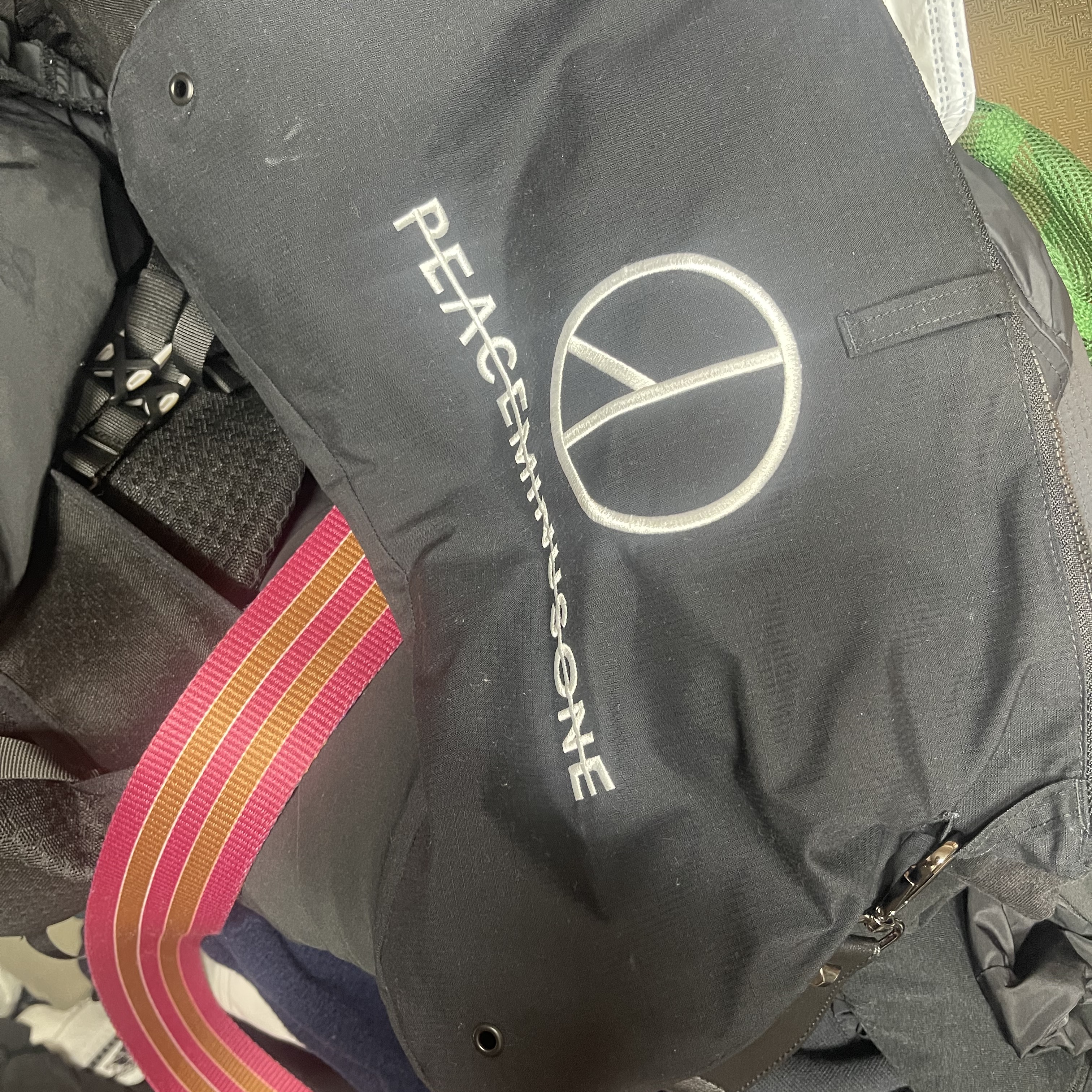 Nike x Peaceminusone Wide Pants Black (DR0096-010) 착용 스타일 - 1