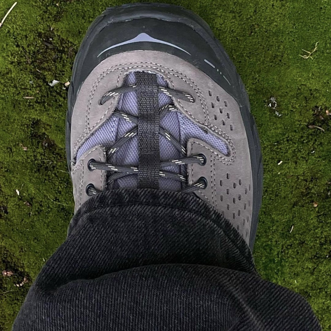 Hoka x J.L-A.L Tor Ultra Low Desert Taupe Rock Ridge 착용 스타일 - 2