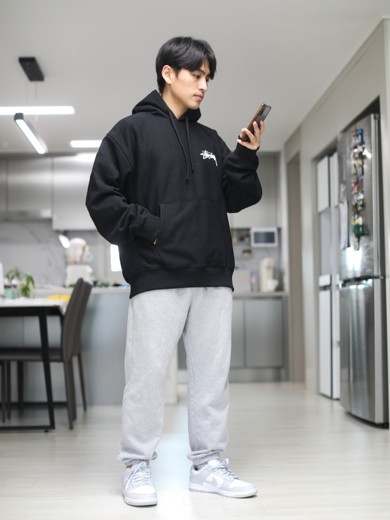 Stussy Plush Hoodie Black 착용 스타일 - 2