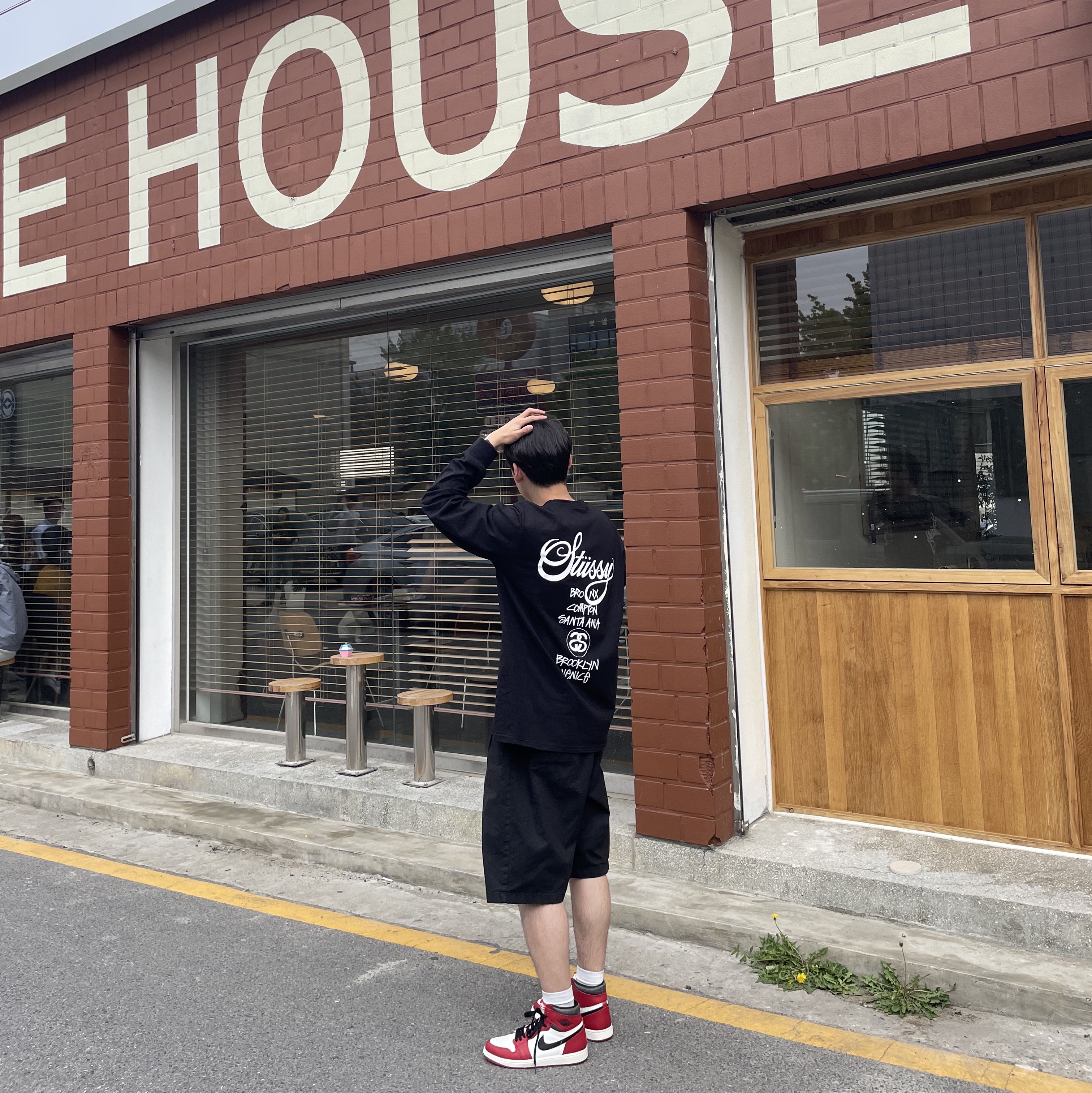 Stussy World Tour LS T-Shirt Black, Jordan 1 Retro High OG Chicago 2022 착용 스타일