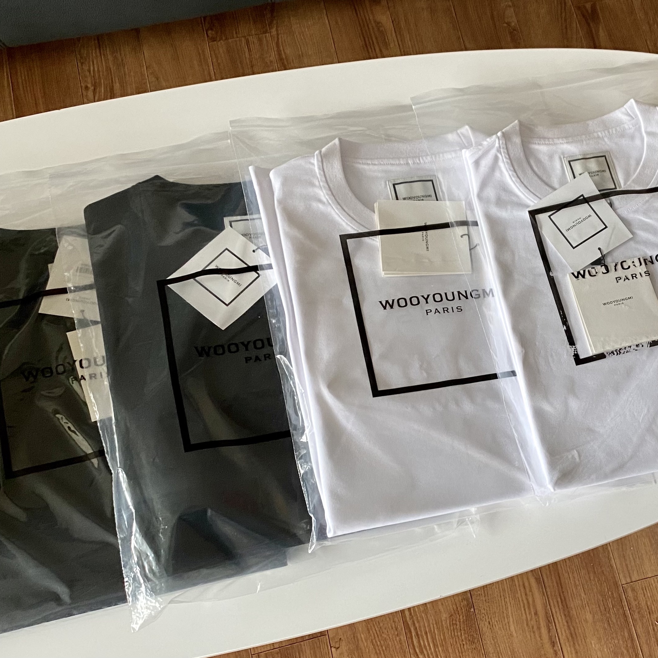 Wooyoungmi Cotton Back Logo T-shirt White - 23SS, Wooyoungmi Cotton Back Logo T-shirt Black - 23SS 착용 스타일