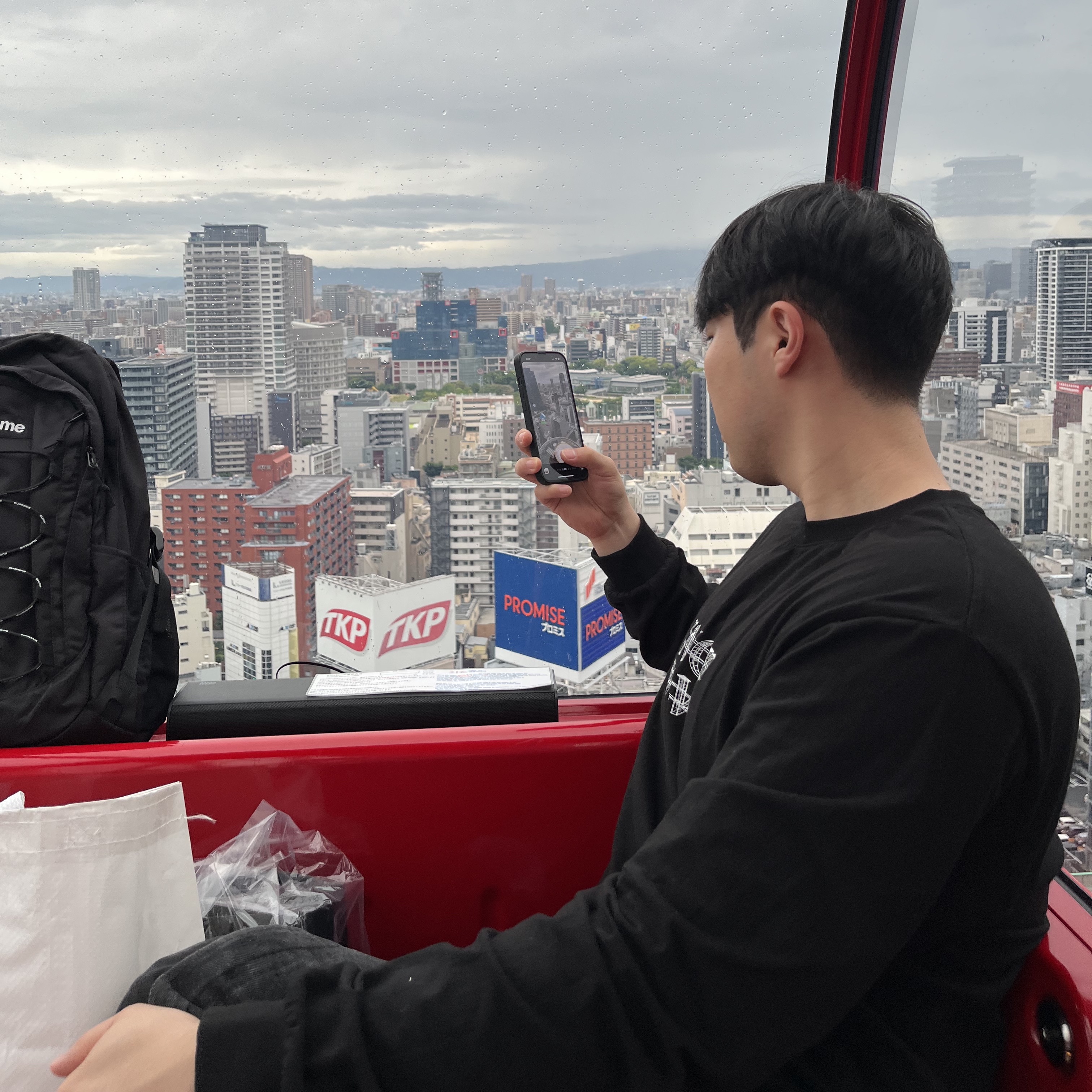 Supreme Backpack Black - 22SS 착용 스타일