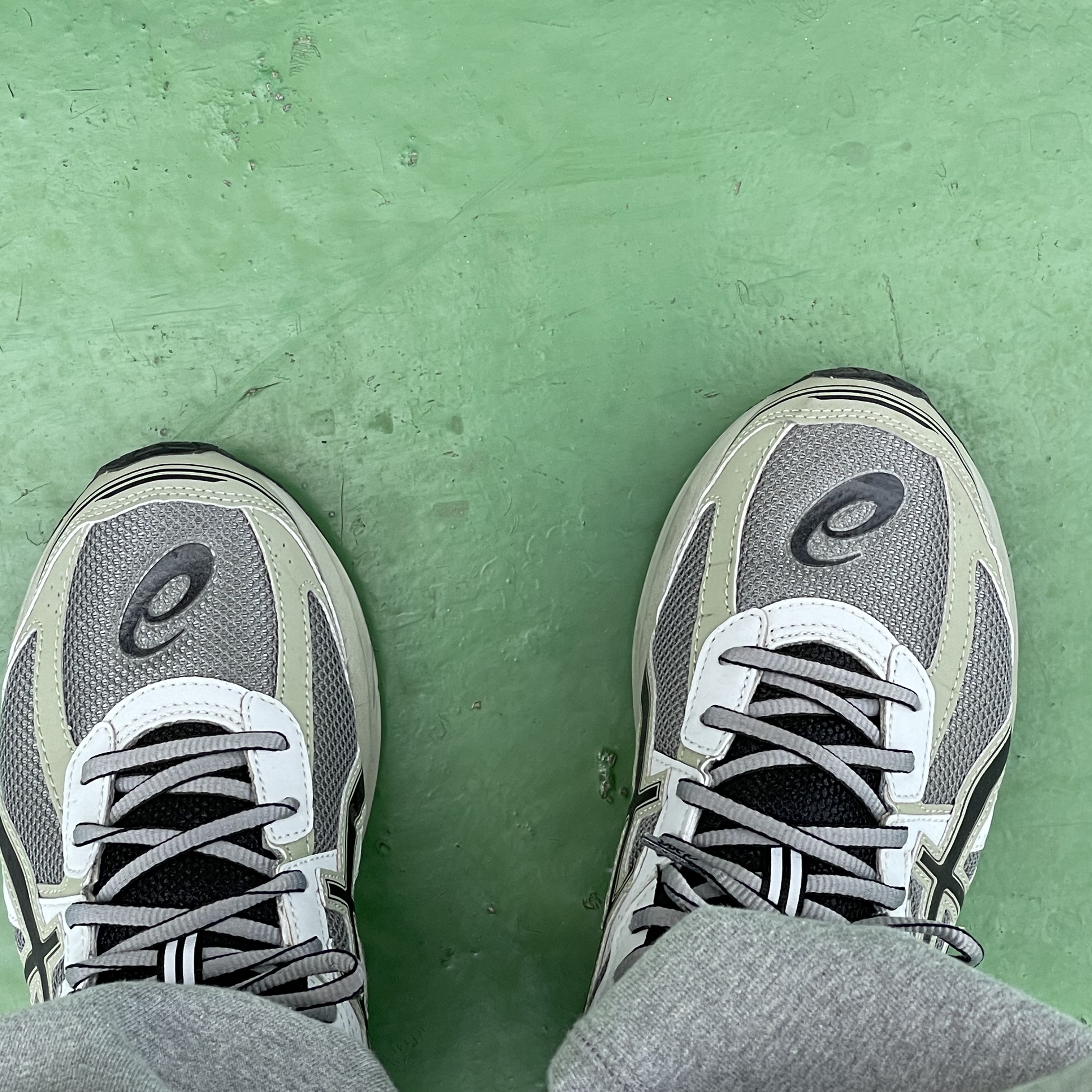 Asics Jog 100 S Sheet Rock - 2E Wide 착용 스타일