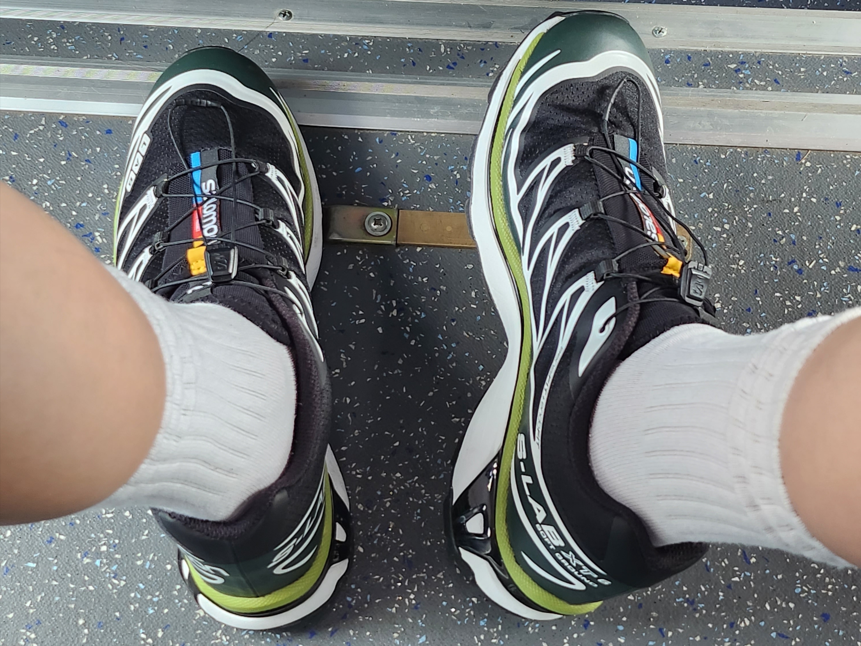 Salomon XT-6 Scarab Black 착용 스타일