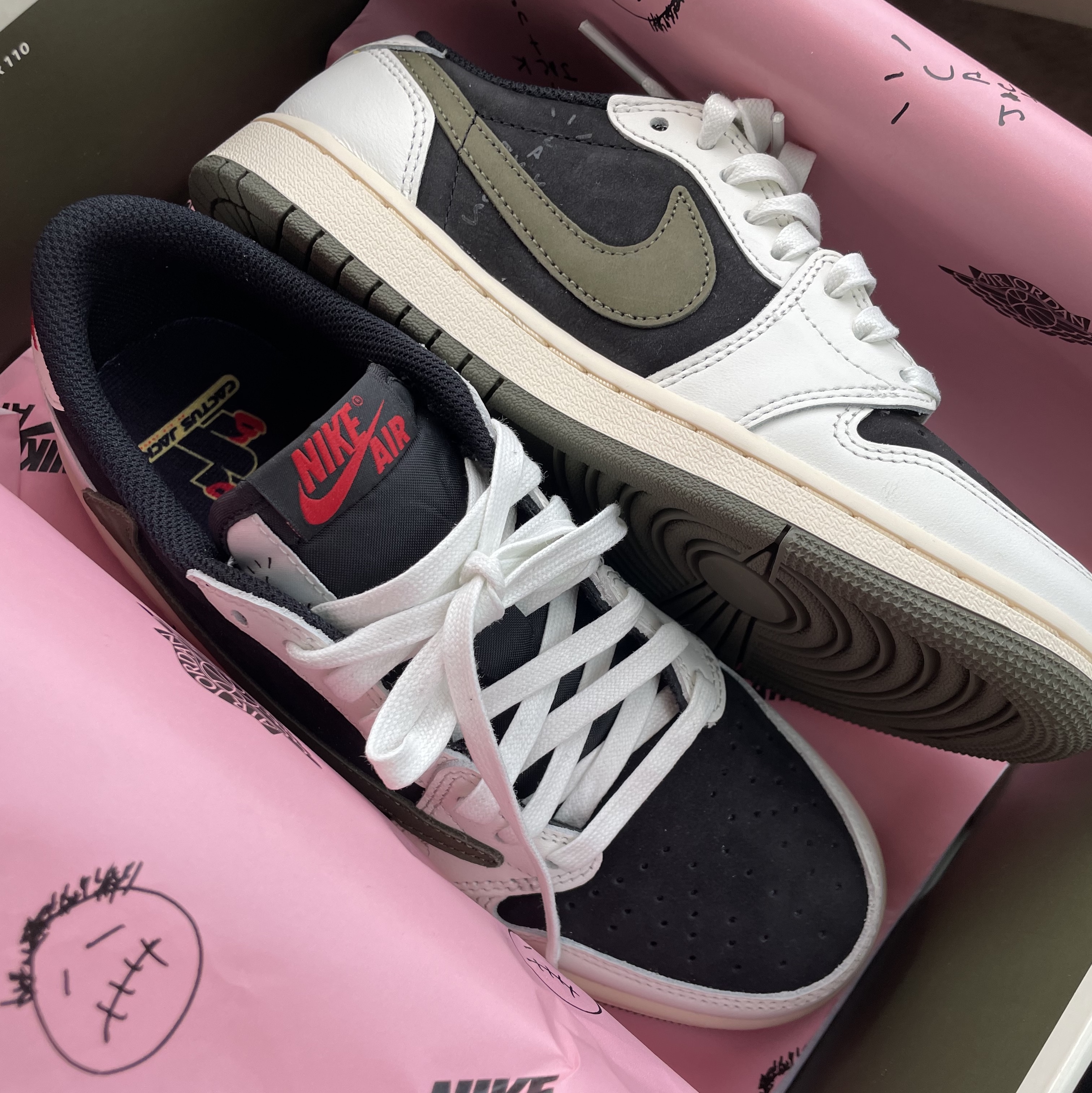 (W) Jordan 1 x Travis Scott Retro Low OG SP Medium Olive 착용 스타일