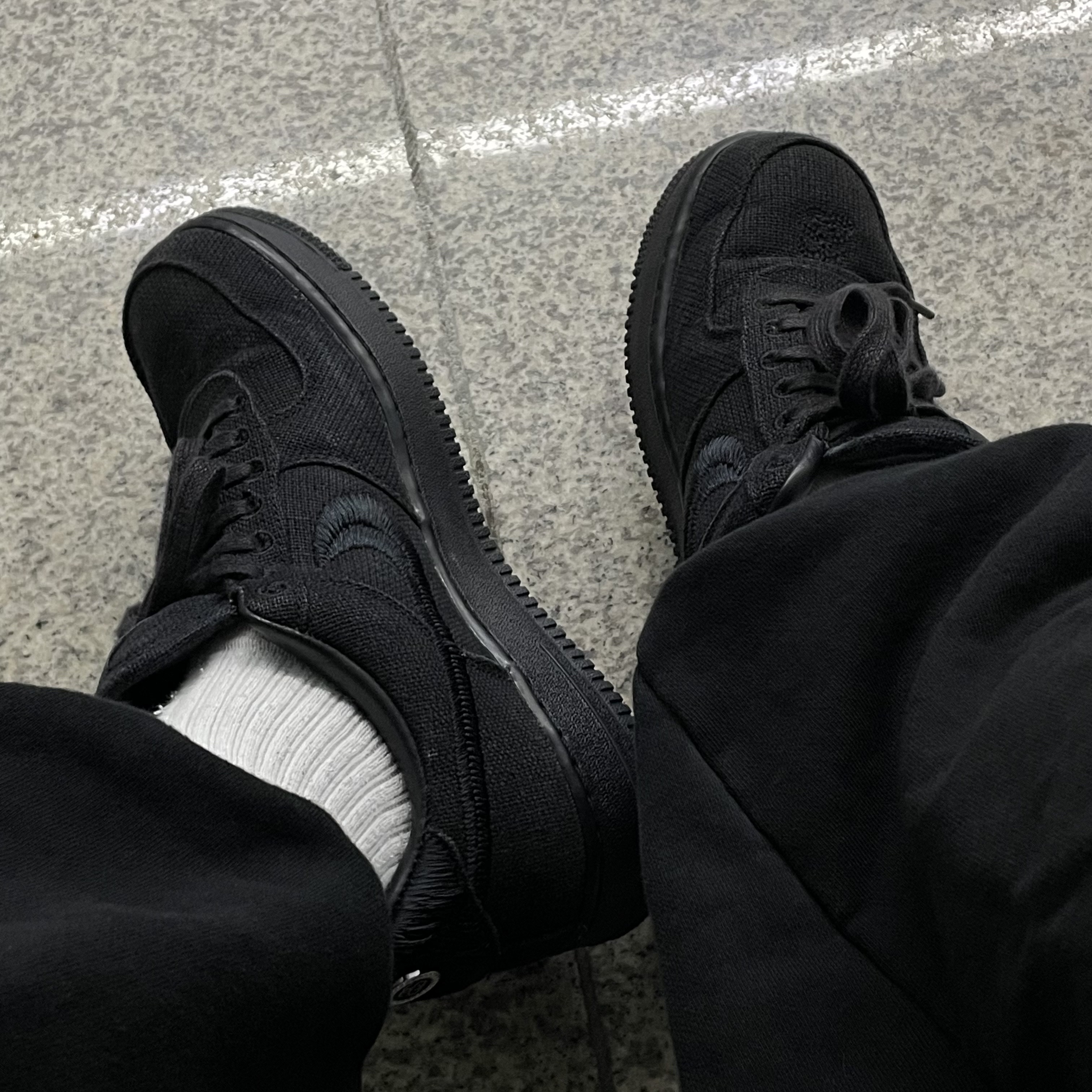 Nike x Stussy Air Force 1 Low Triple Black 착용 스타일