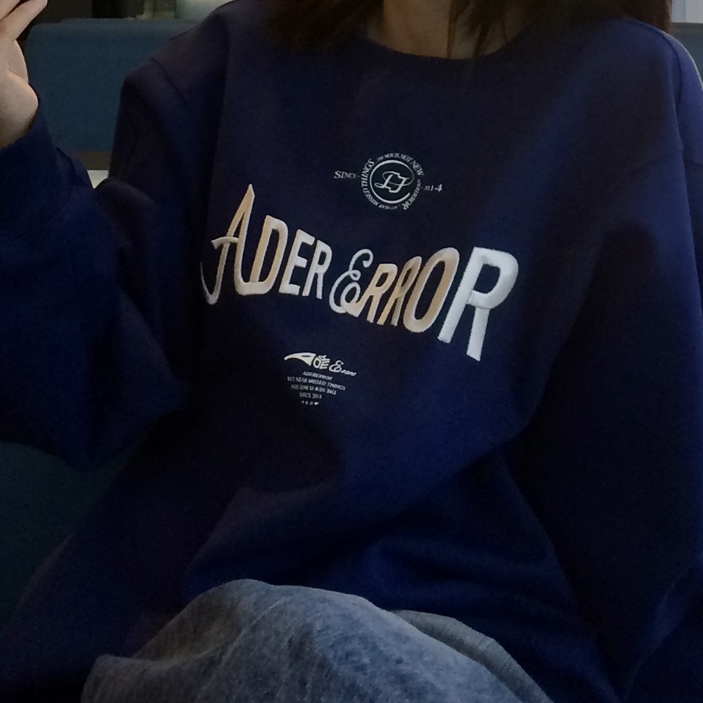 Ader Error Verif Logo Sweatshirt Navy 착용 스타일