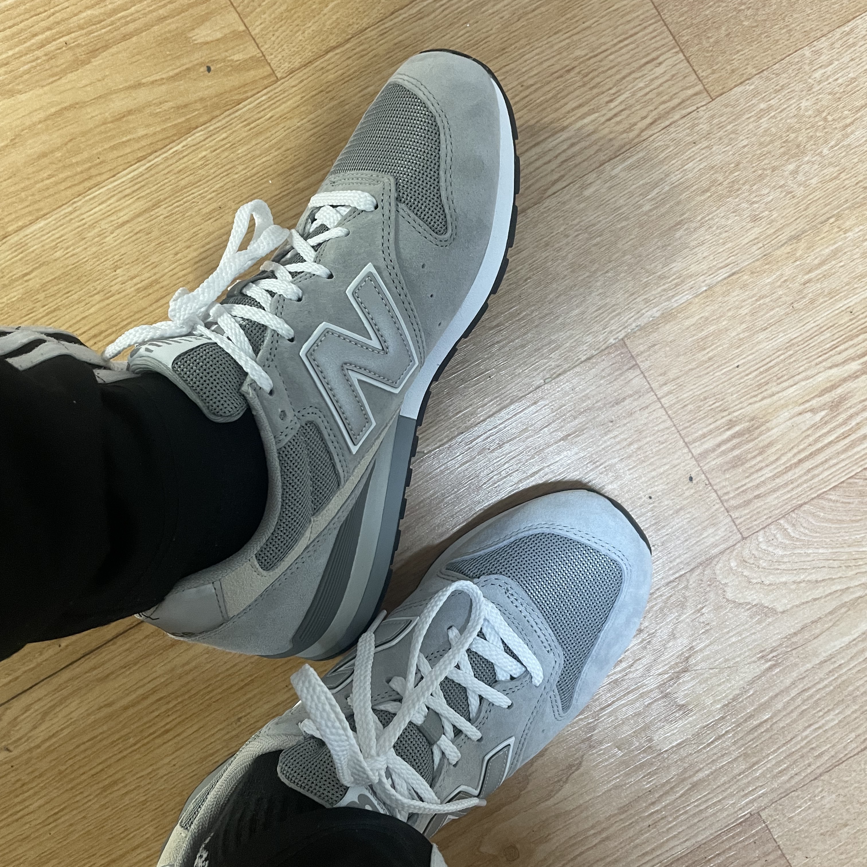 New Balance 996 Grey 착용 스타일
