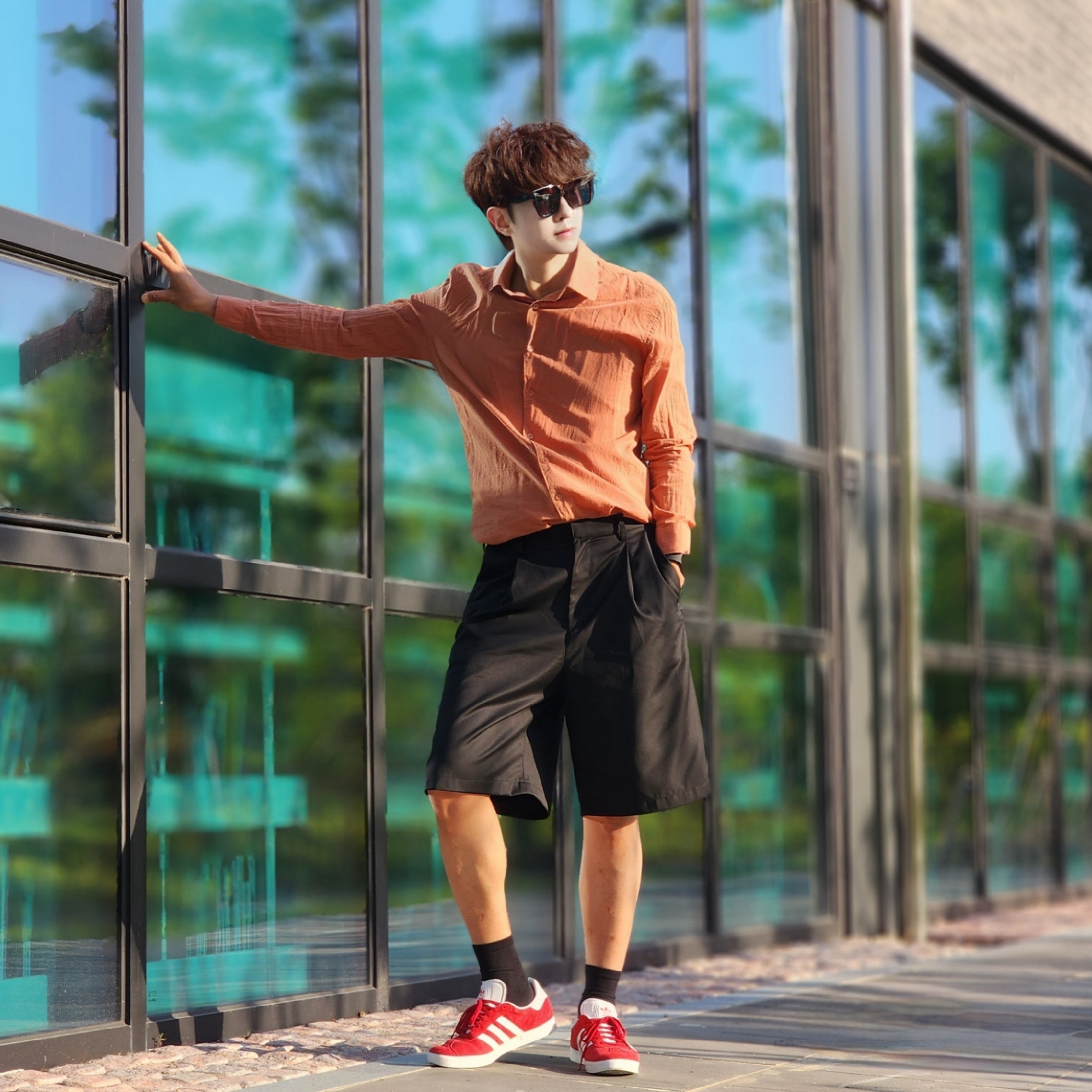 Adidas Gazelle Power Red 착용 스타일 - 3