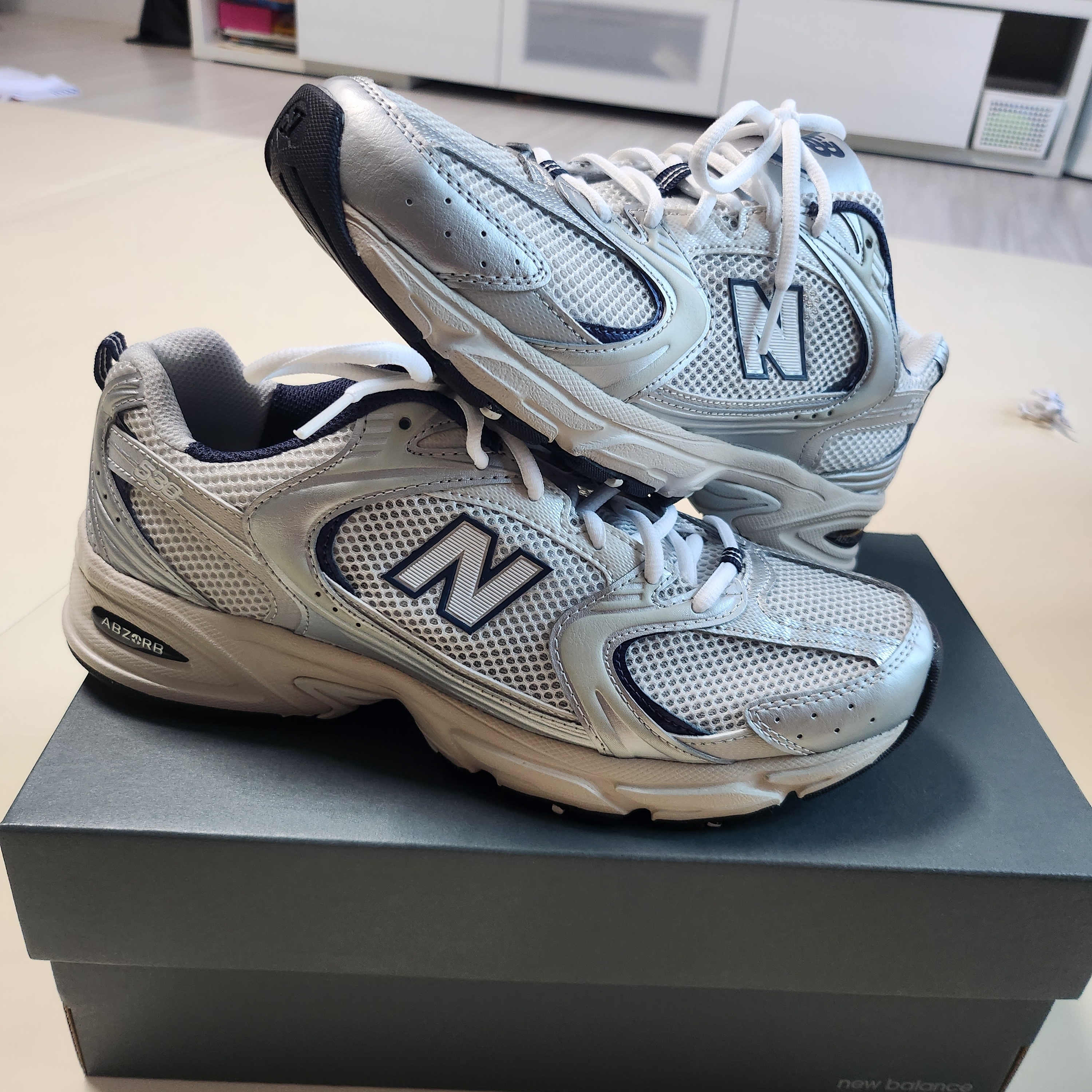 New Balance 530 Steel Grey 착용 스타일
