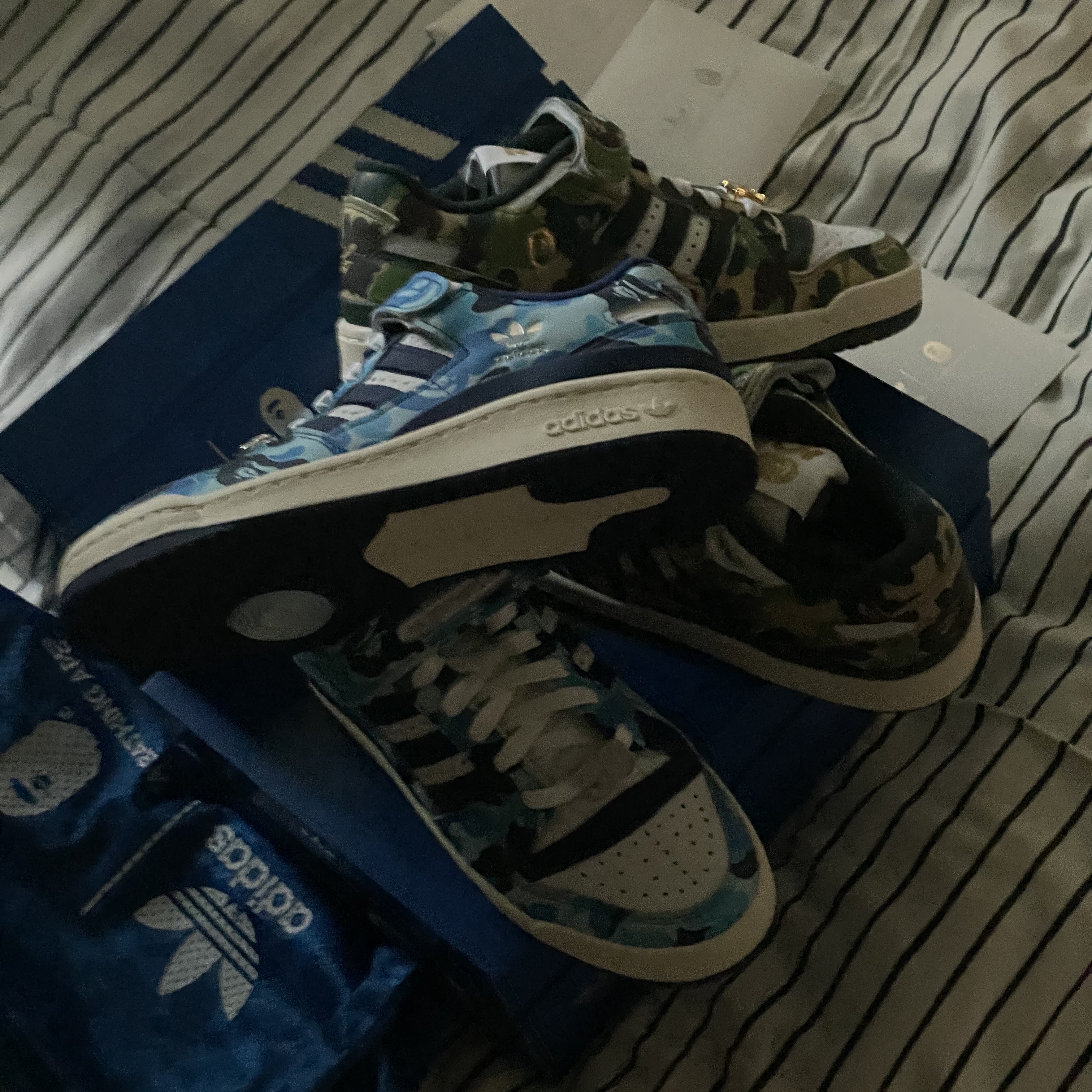 Adidas x BAPE Forum 84 Low Green Camo, Adidas x BAPE Forum 84 Low Blue Camo 착용 스타일 - 1