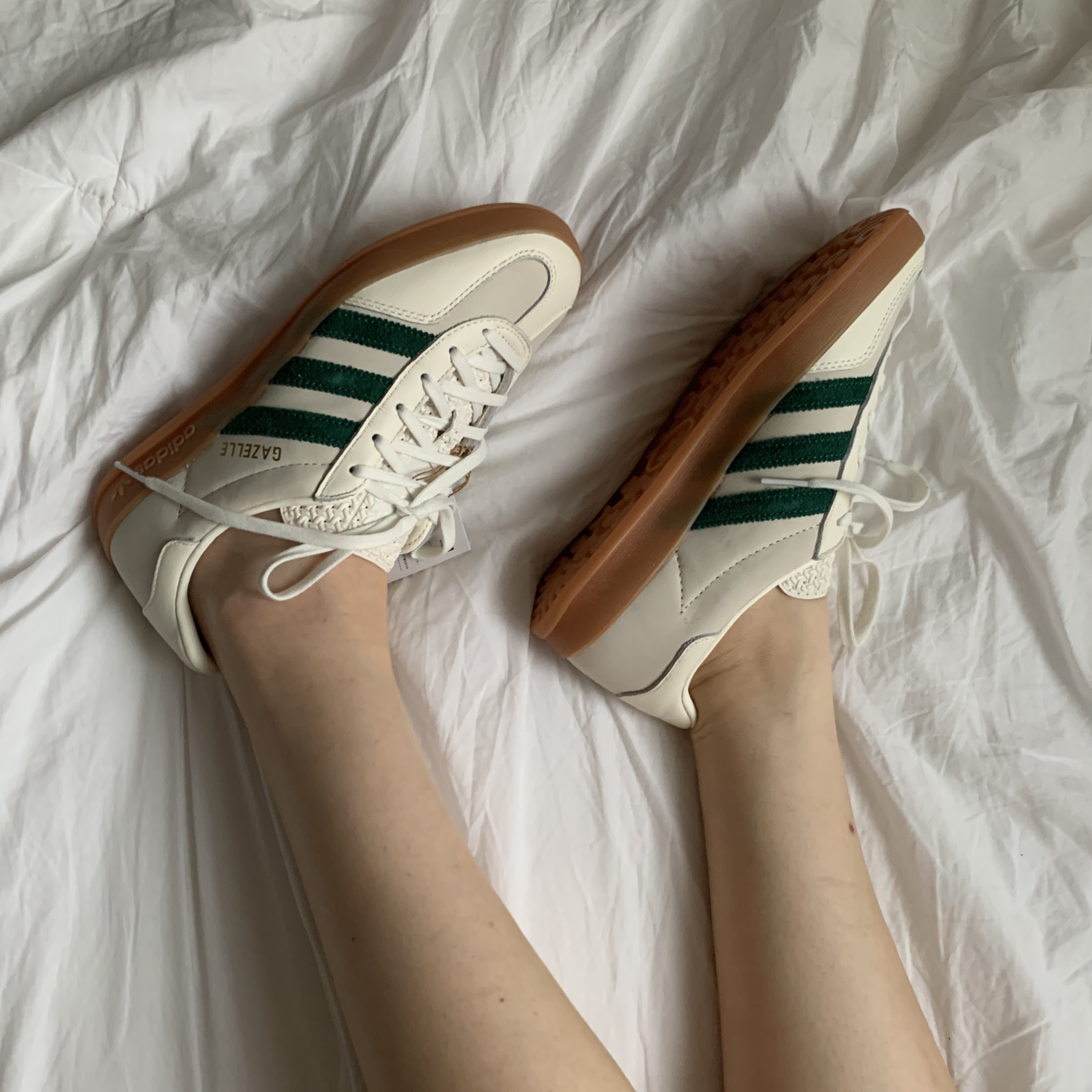Adidas x Emmi Gazelle Indoor Off White Dark Green 착용 스타일 - 4