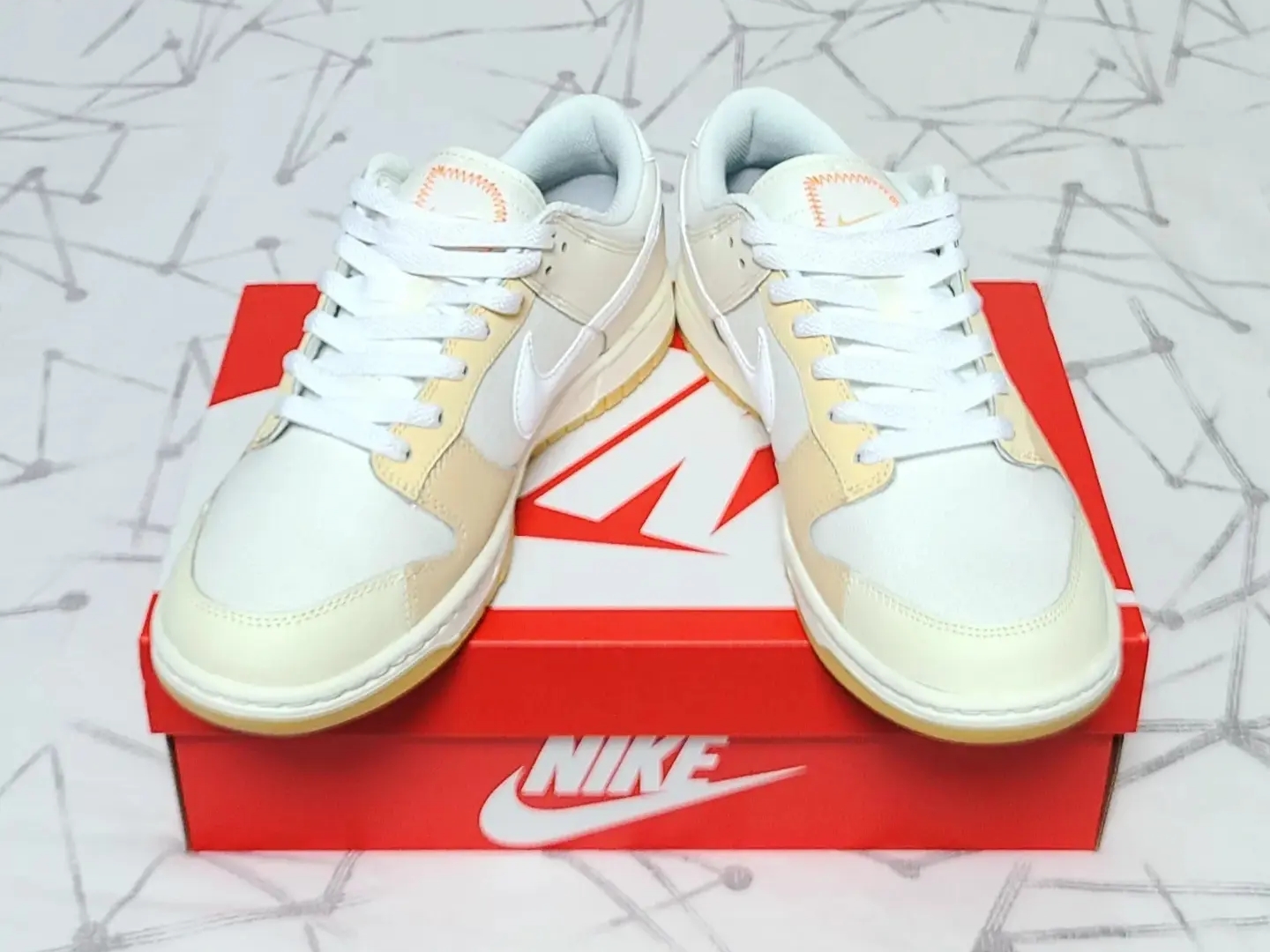 Nike Dunk Low SE Pale Vanilla and Sail 착용 스타일 - 3