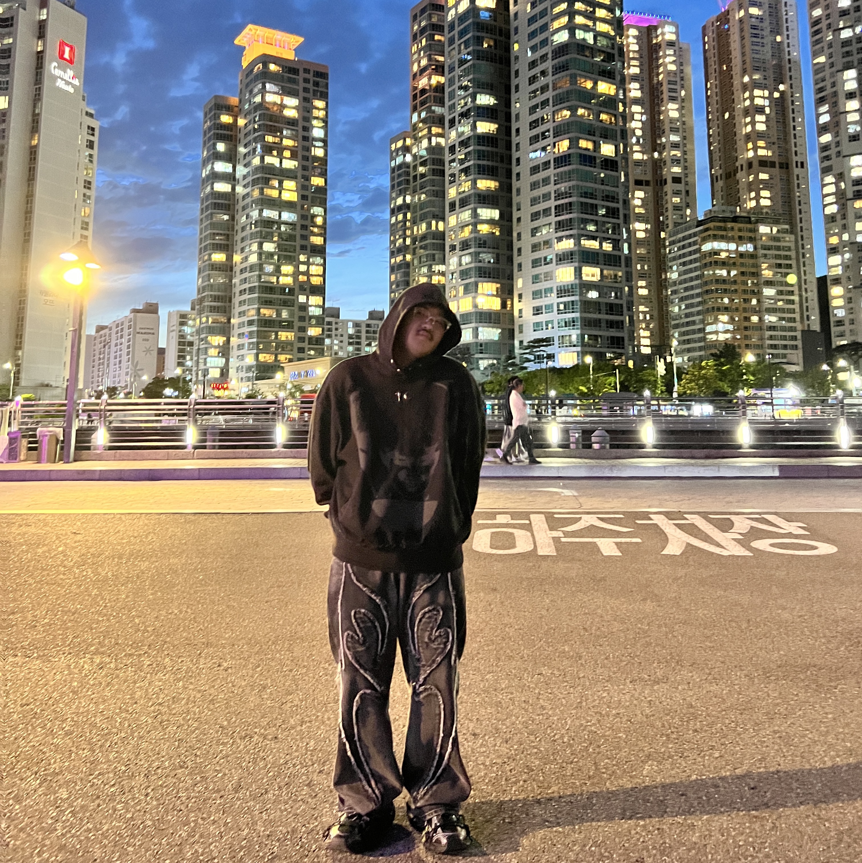 Thug Club Satan Hoodie Sweat Black, Balenciaga 3XL Sneakers Black White 착용 스타일 - 2