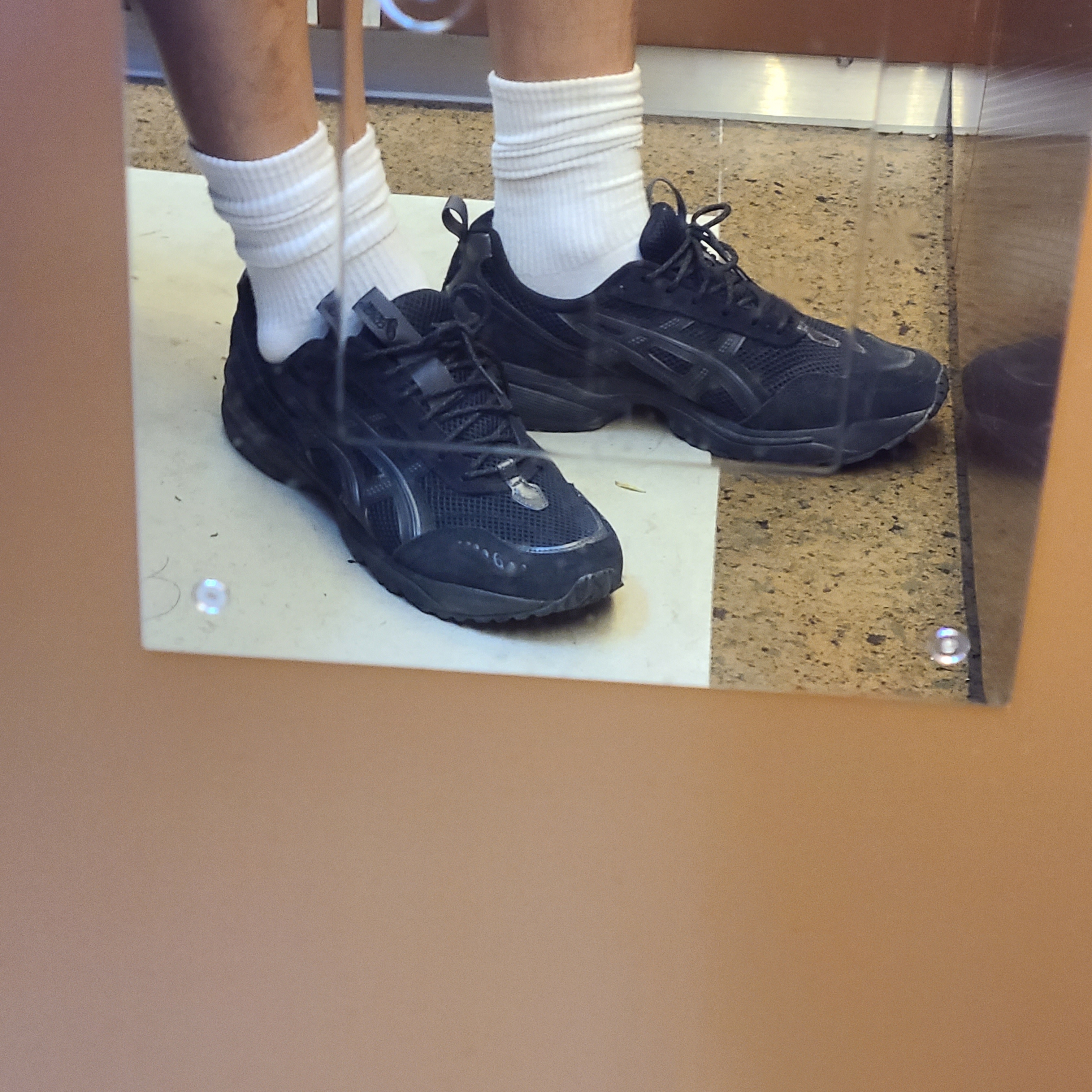 Asics Gel-1090 V2 Black 착용 스타일