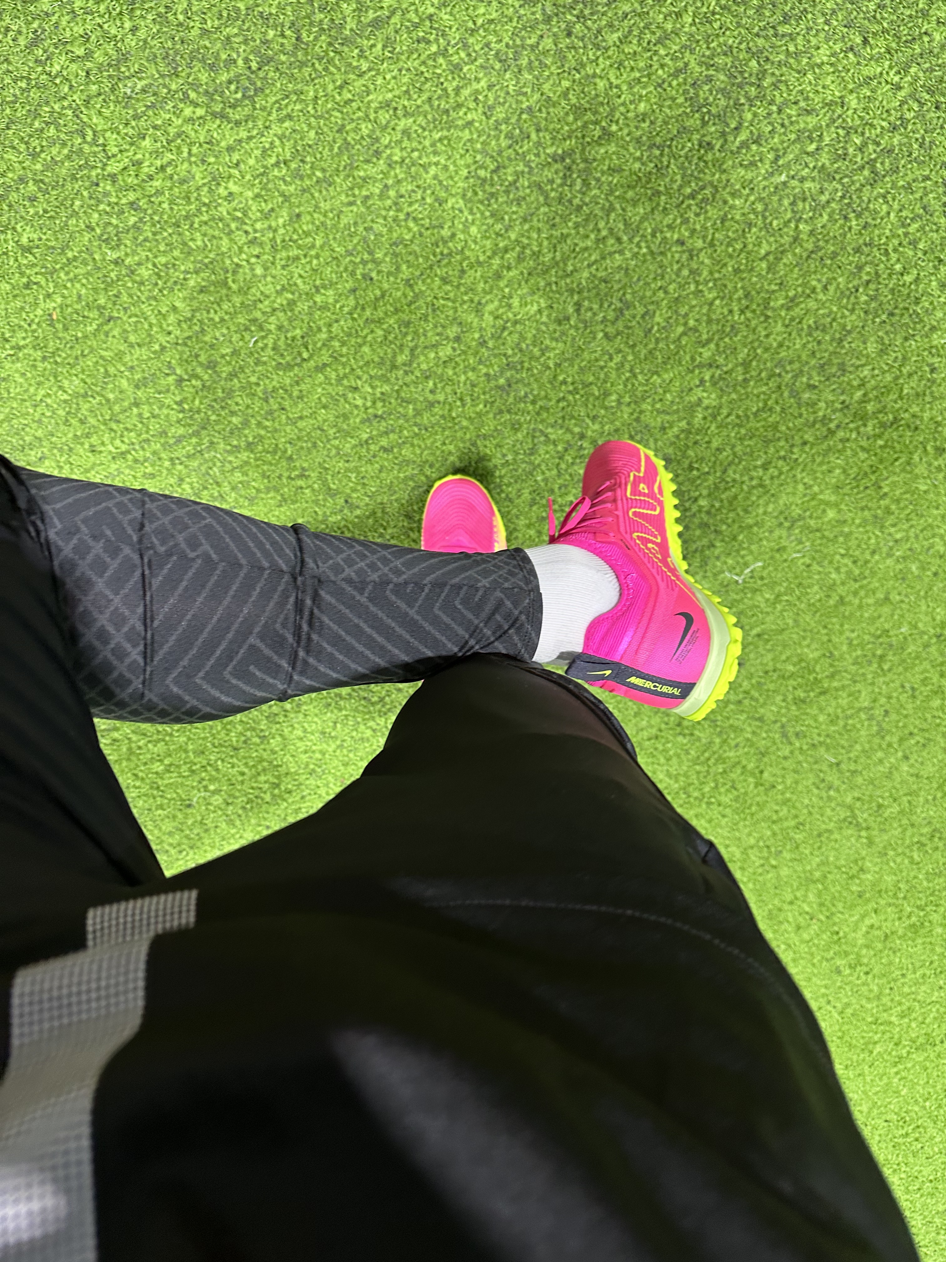 Nike Zoom Mercurial Vapor 15 Pro TF Pink Blast Volt 착용 스타일