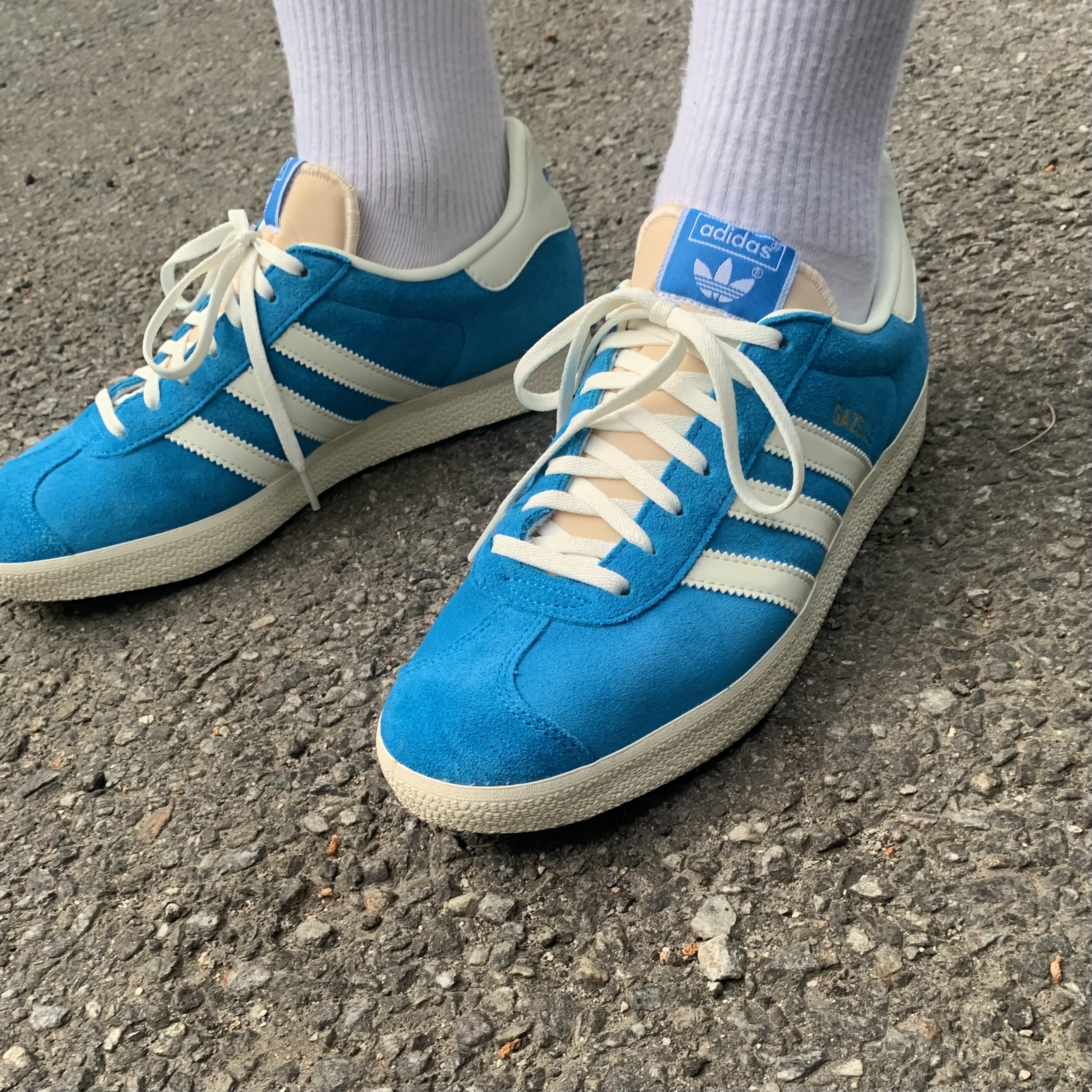 Nike Heritage 86 Futura Washed Cap White, Adidas Gazelle Bold Aqua Off White 착용 스타일 - 3