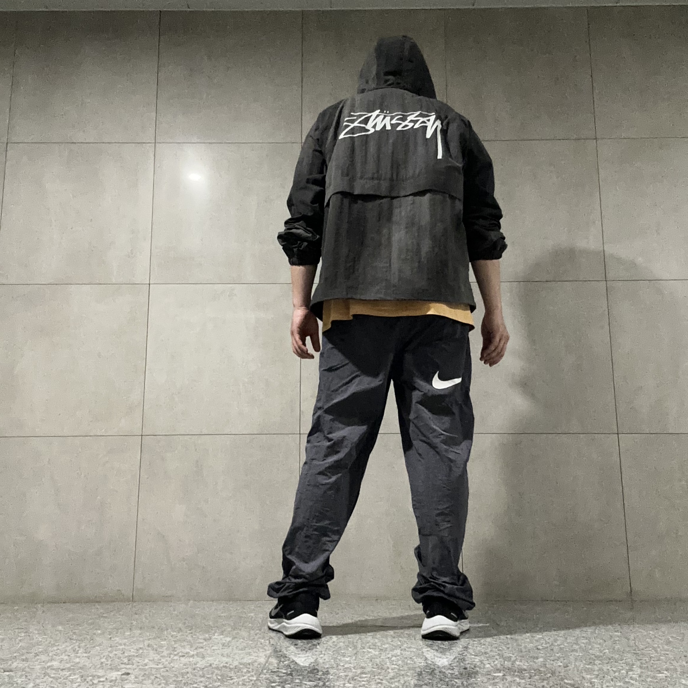 Stussy Wave Dye Beach Shell Jacket Black, Nike x Stussy Beach Pants Off Noir 착용 스타일