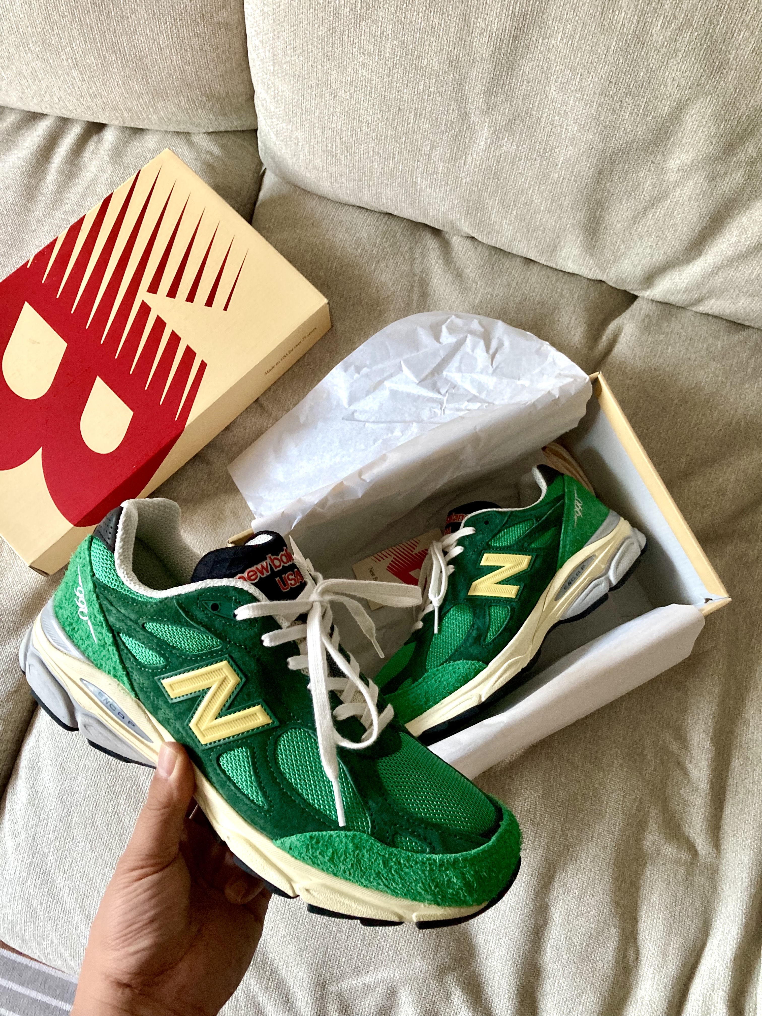 New Balance 990v3 Made in USA Kelly Green Varsity Gold 착용 스타일