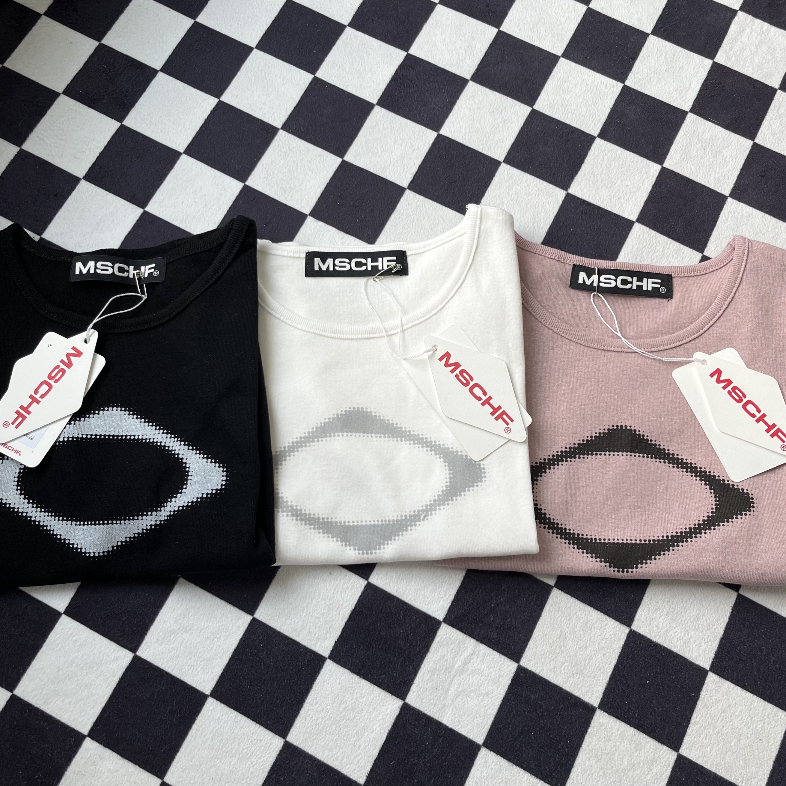 (W) Mischief Rhombus Blur T-Shirt Mini Dusty Pink, (W) Mischief Rhombus Blur T-Shirt Mini Black 착용 스타일