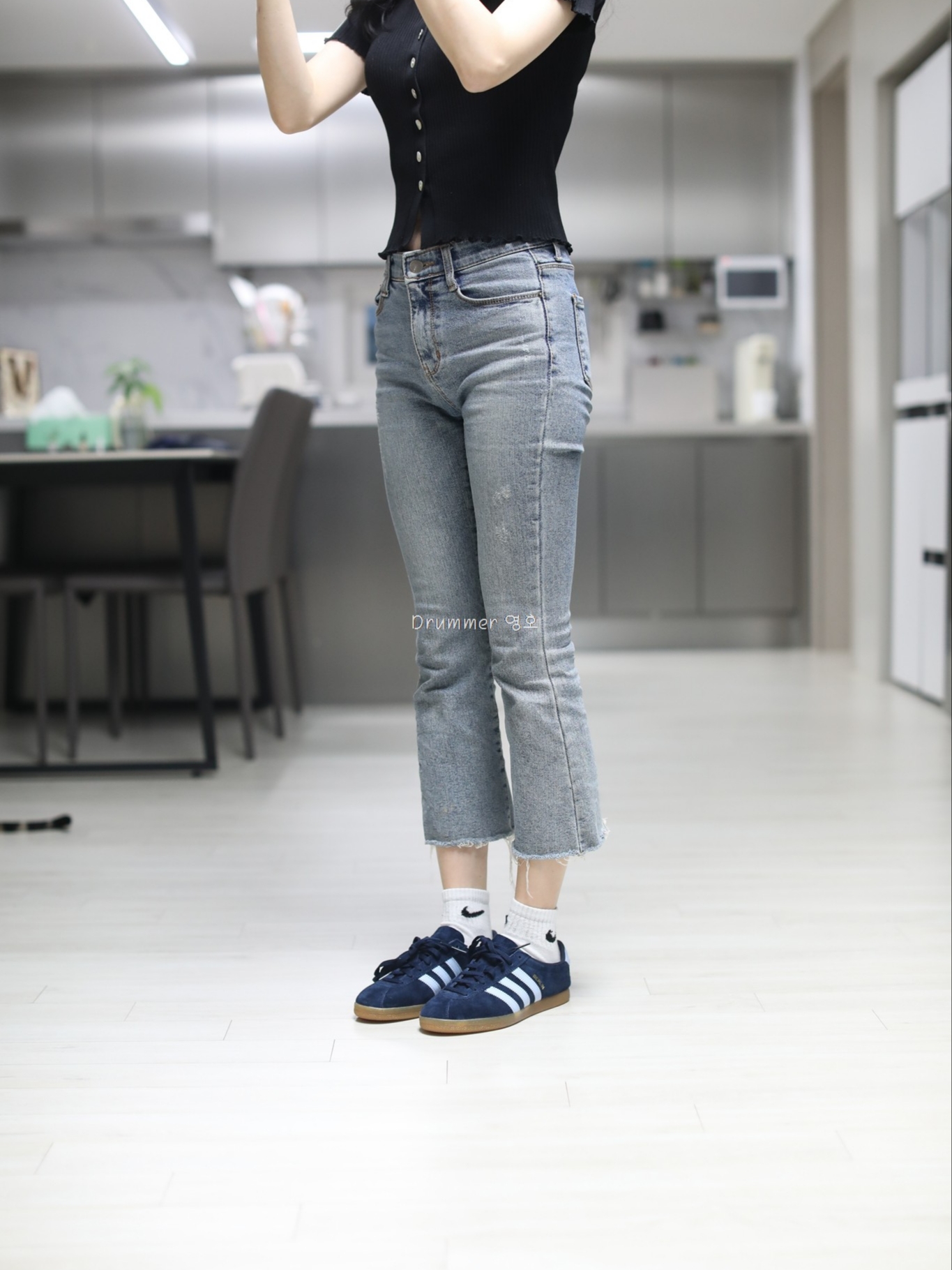 Adidas Berlin Collegiate Navy Pantone 착용 스타일
