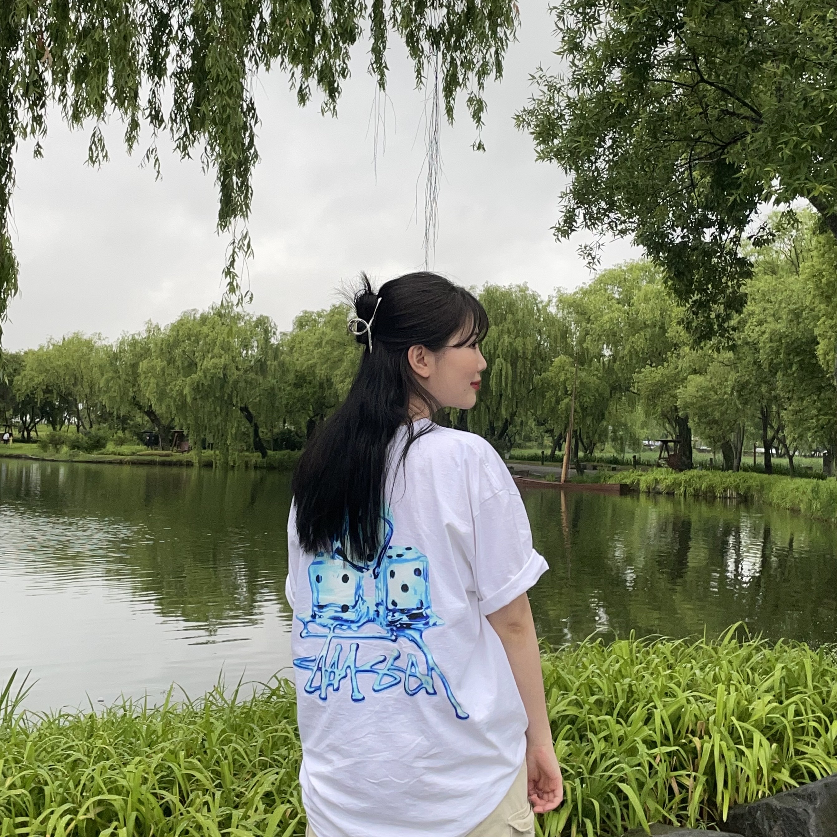 Stussy Melted T-Shirt White 착용 스타일 - 1