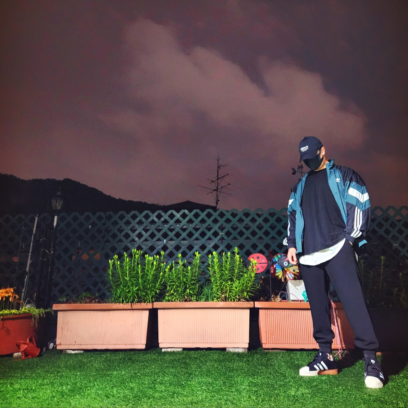 Adidas x Alexander Wang Skate Super Core Black 착용 스타일 - 1
