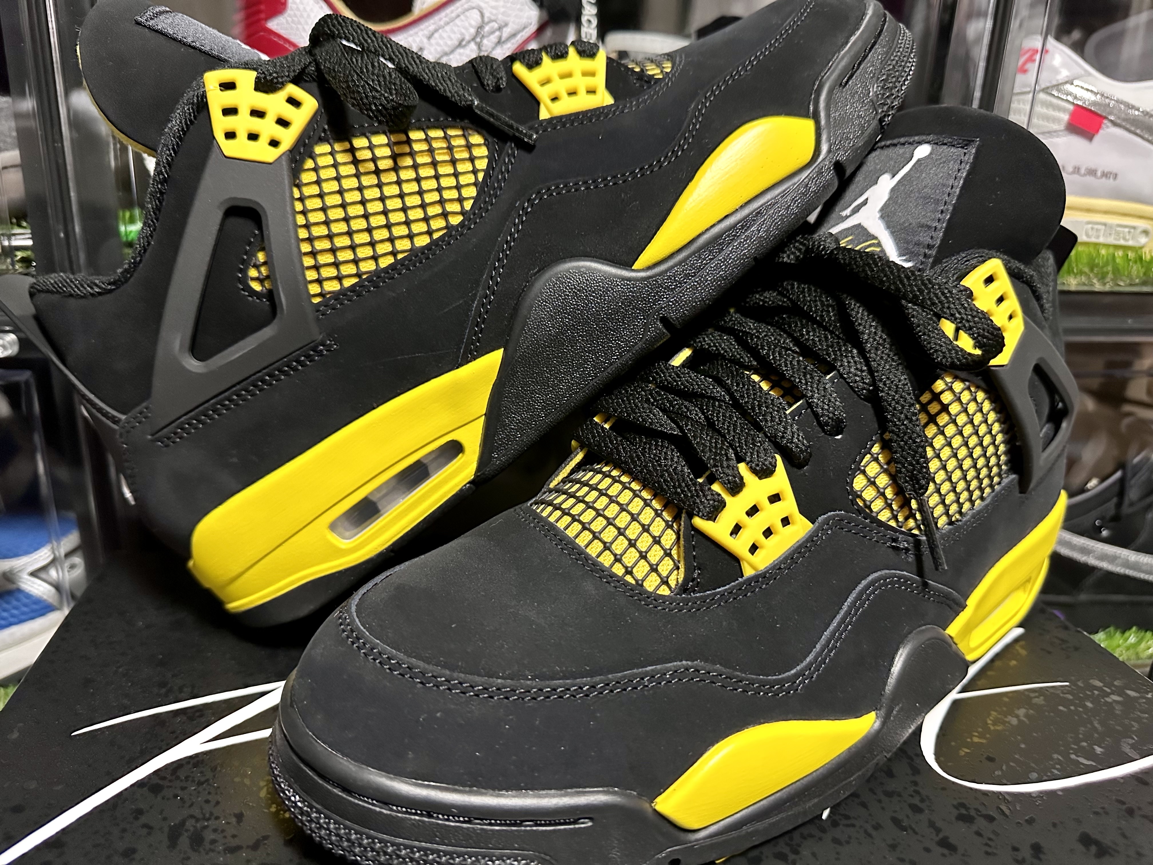 Jordan 4 Retro Thunder 2023 착용 스타일 - 3