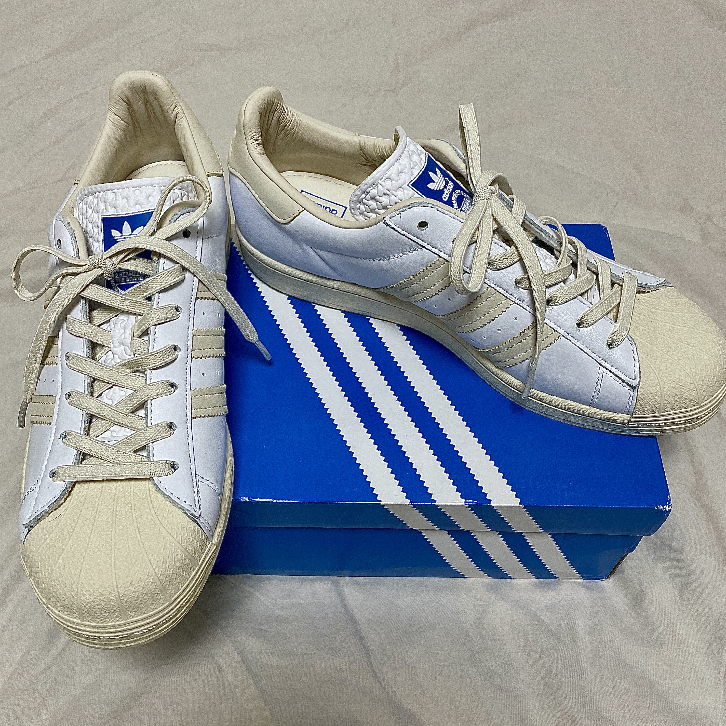 Adidas Superstar Cream White Blue Bird 착용 스타일