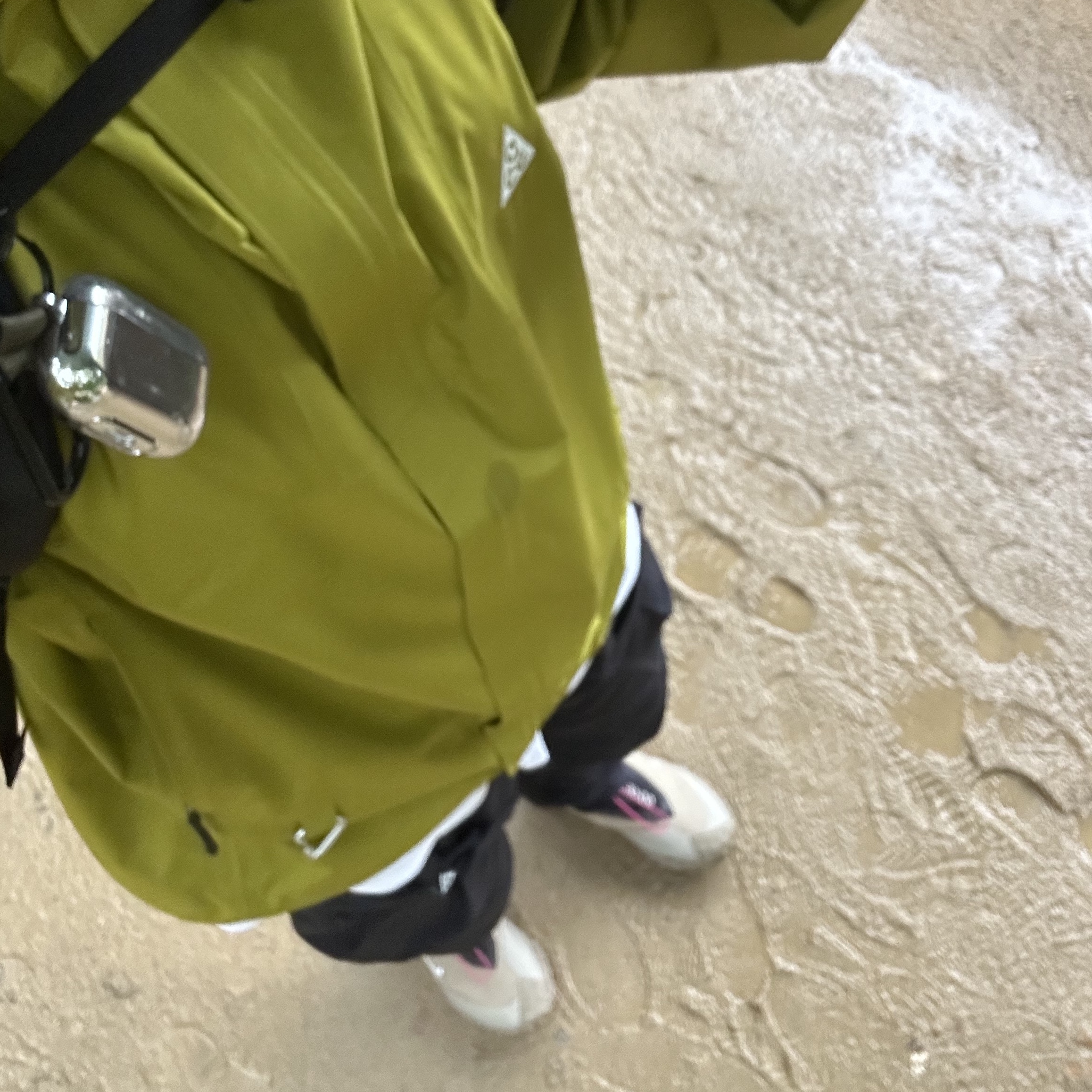 Nike ACG Smith Summit Cargo Pants Black - Asia, Nike ACG Storm-Fit ADV Cascade Rains Full Zip Jacket Moss - Asia 착용 스타일