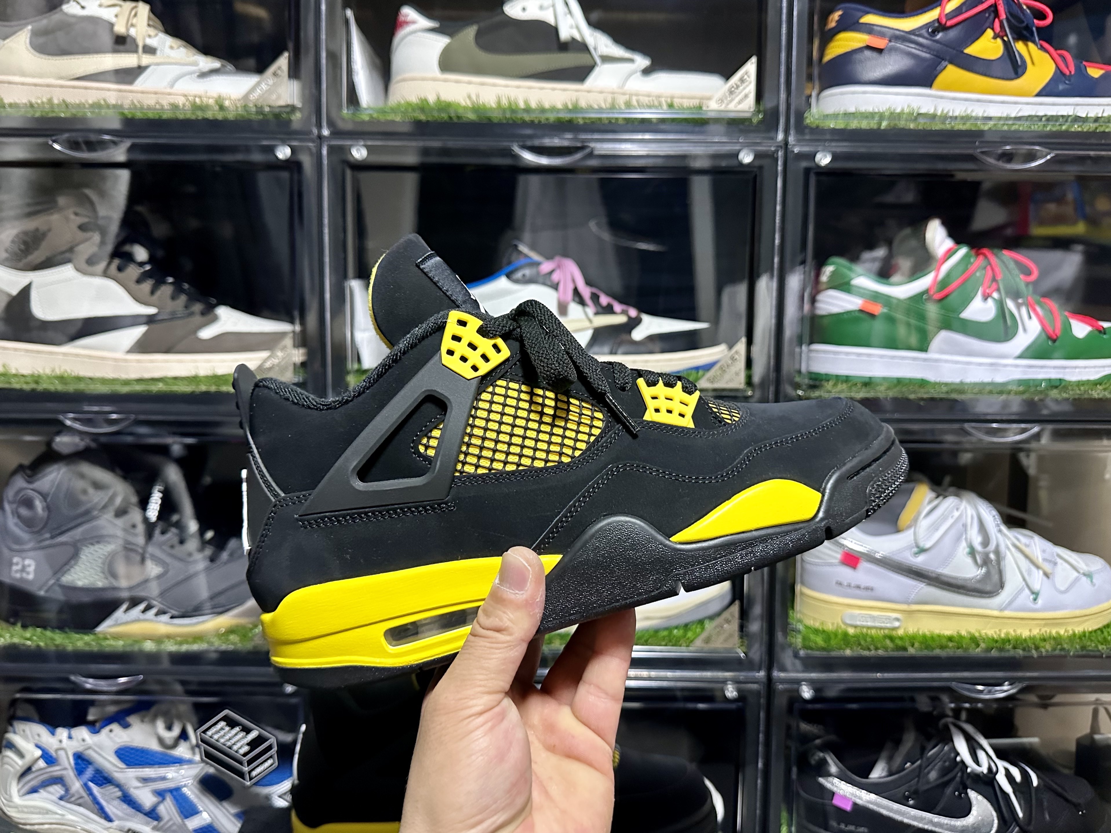Jordan 4 Retro Thunder 2023 착용 스타일 - 1