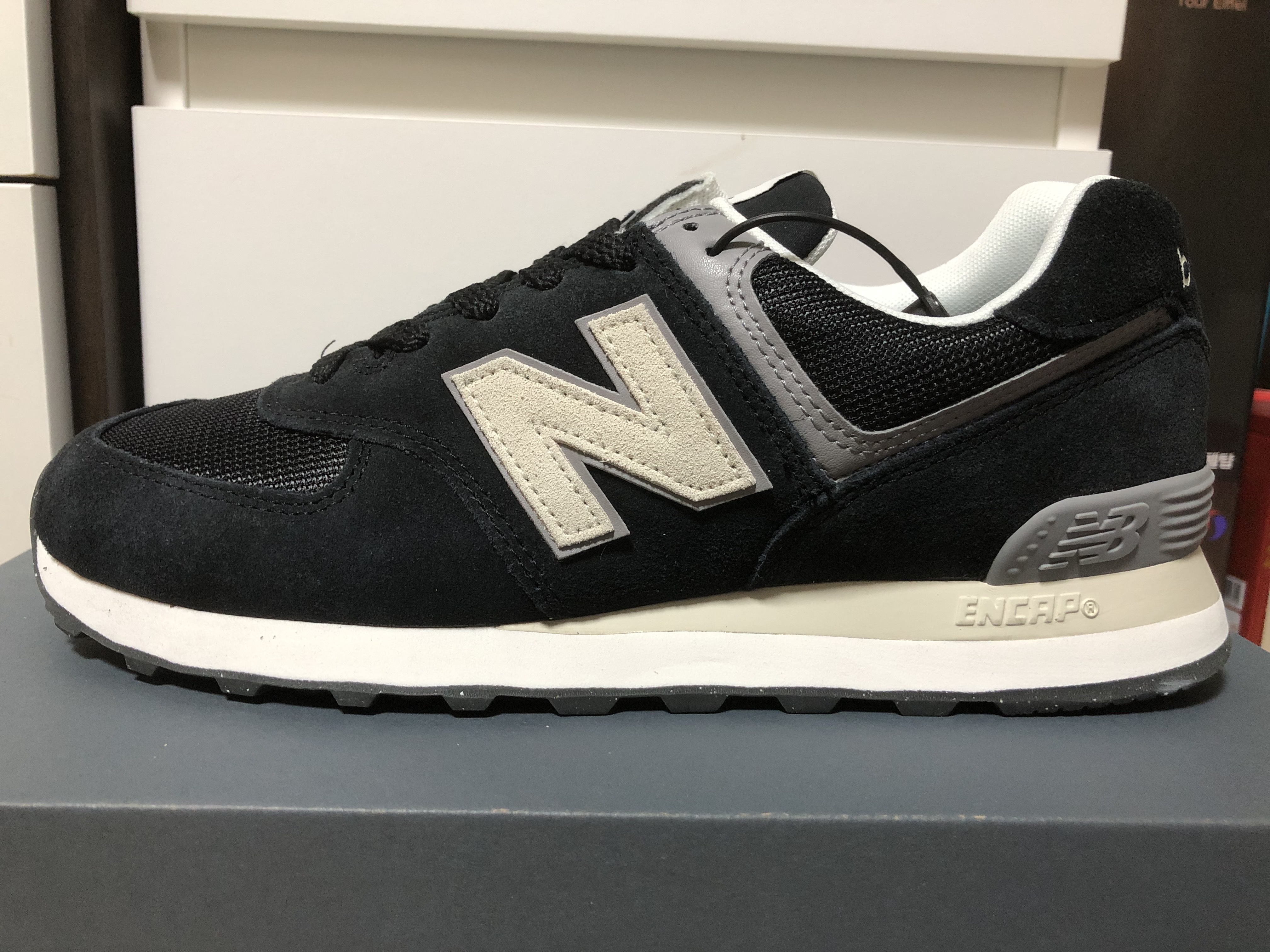 New Balance 574 Classics Reimagined Black 착용 스타일