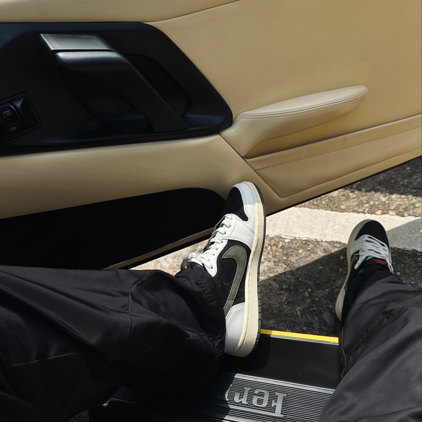 (W) Jordan 1 x Travis Scott Retro Low OG SP Medium Olive 착용 스타일 - 2