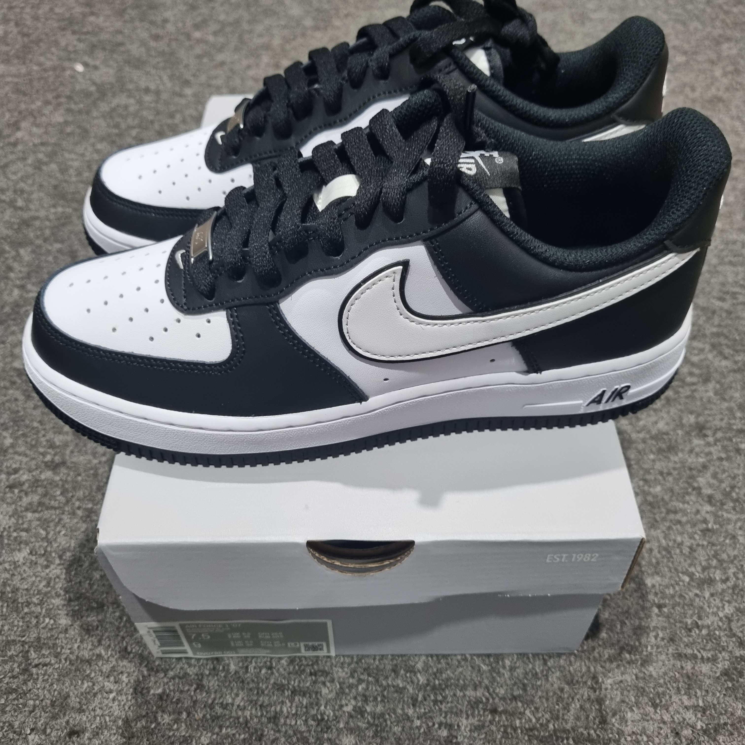 Nike Air Force 1 '07 Black White 착용 스타일