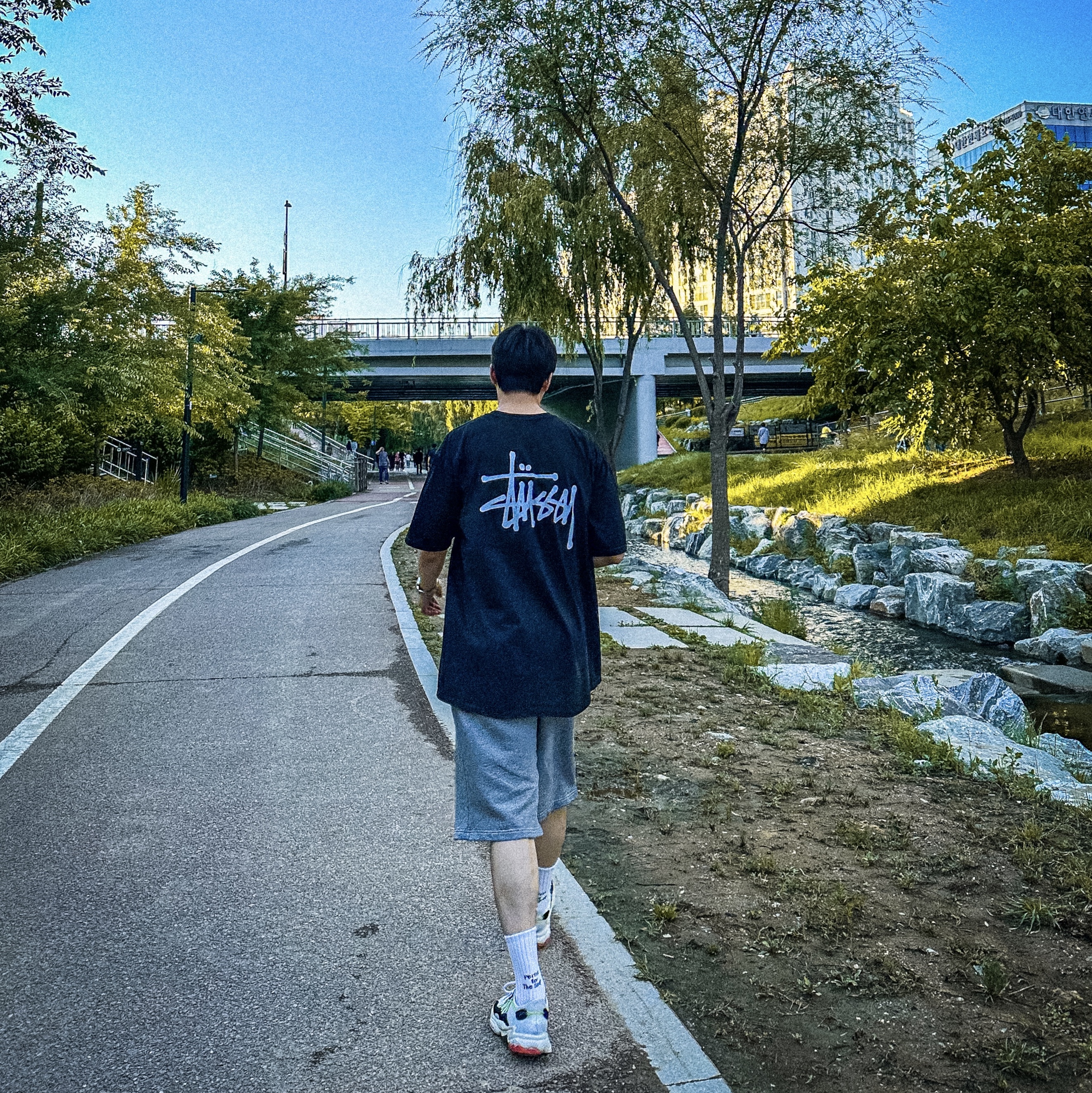 Stussy Basic Stussy Pigment Dyed T-Shirt Black 2022, Adidas Ozweego X-Model Pack 착용 스타일 - 1