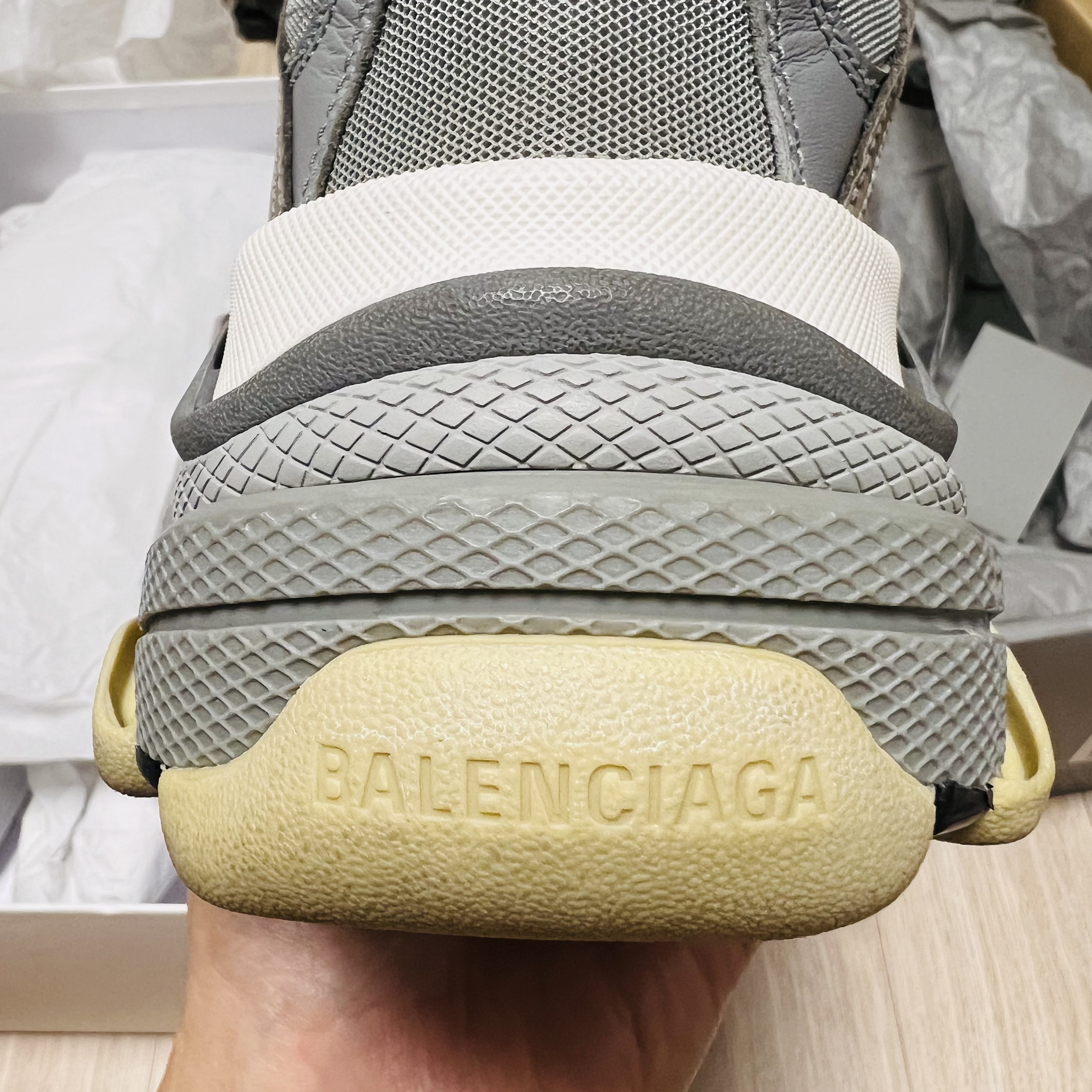 Balenciaga Triple S Grey 2018 착용 스타일