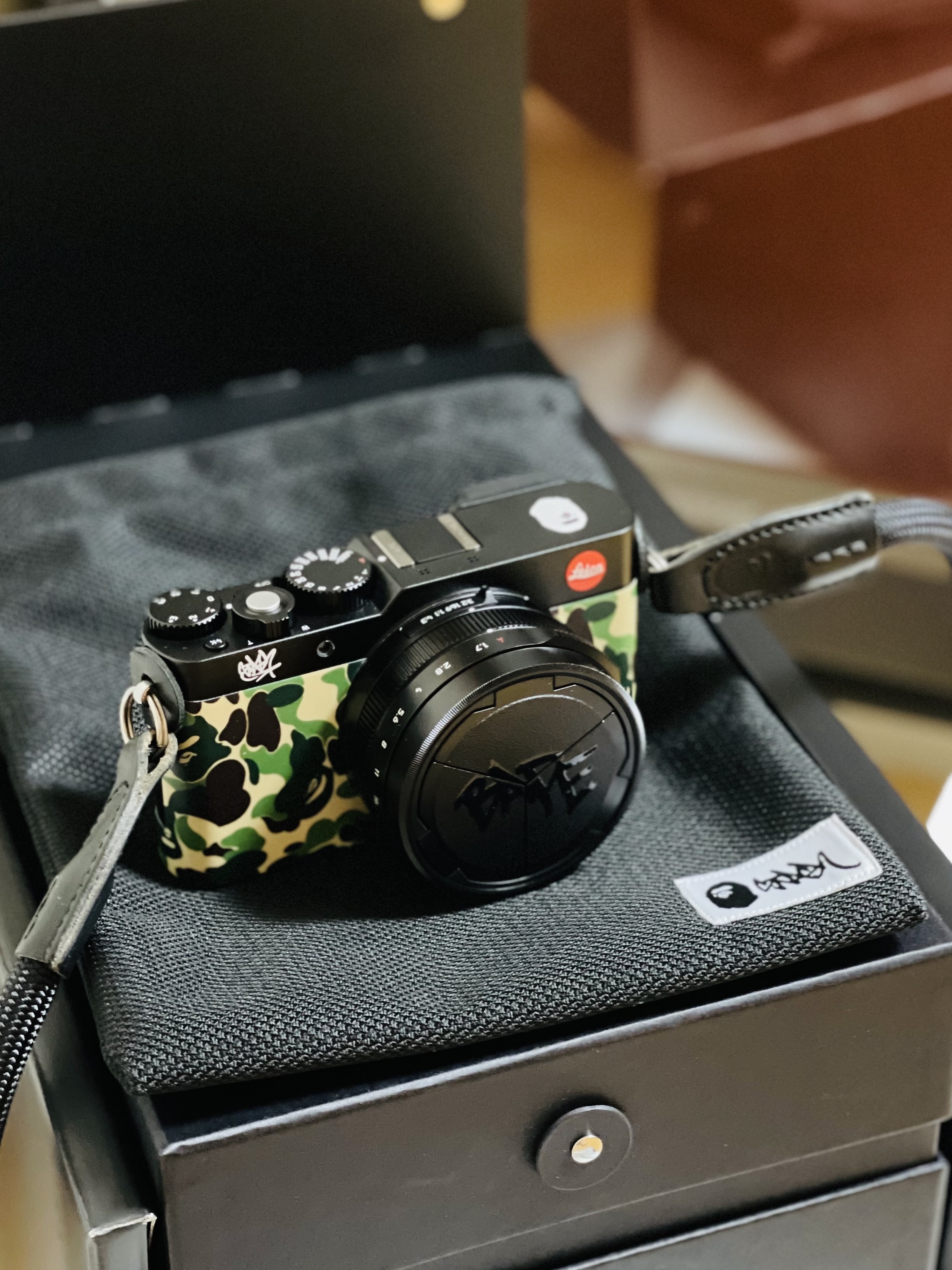 Leica x BAPE x Stash D-Lux 7 Black (Korean Ver.) 착용 스타일 - 1