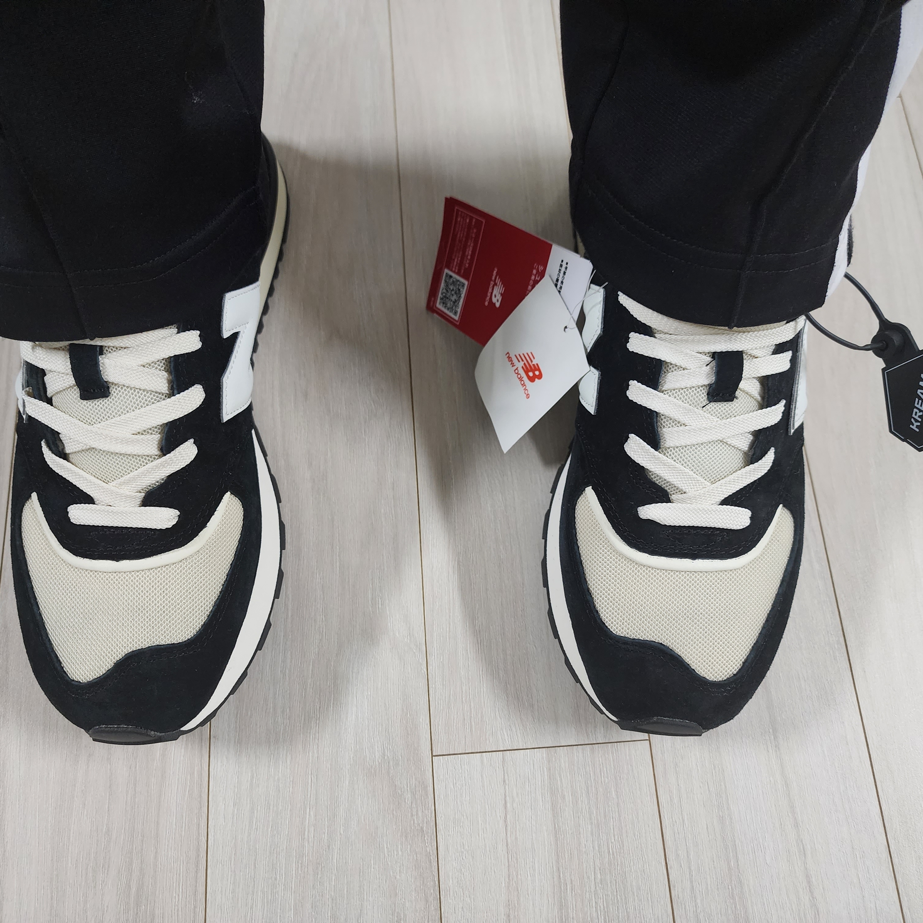 New Balance 574 Legacy Black Angora 착용 스타일 - 2